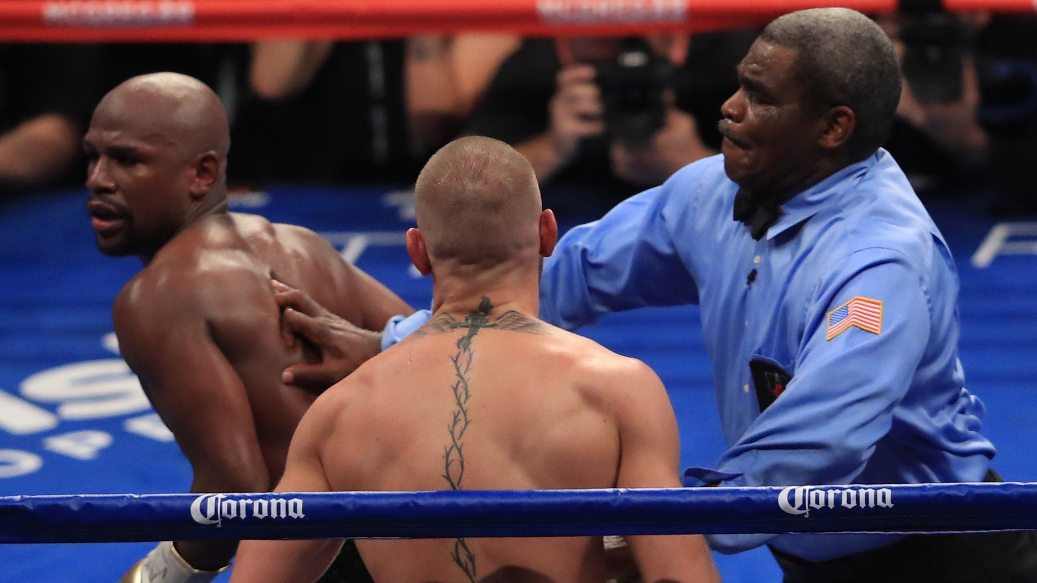 Ref stops fight and declares Mayweather the winner
