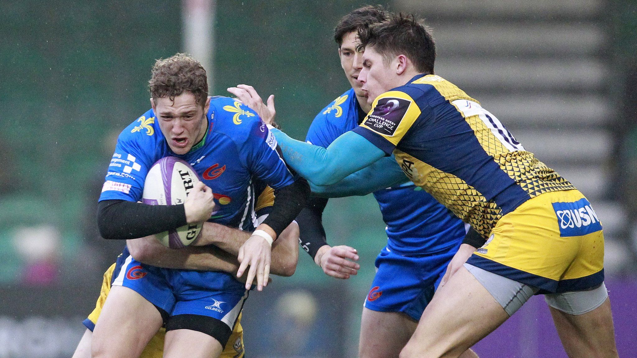 Angus O'Brien in action for Dragons against Worcester