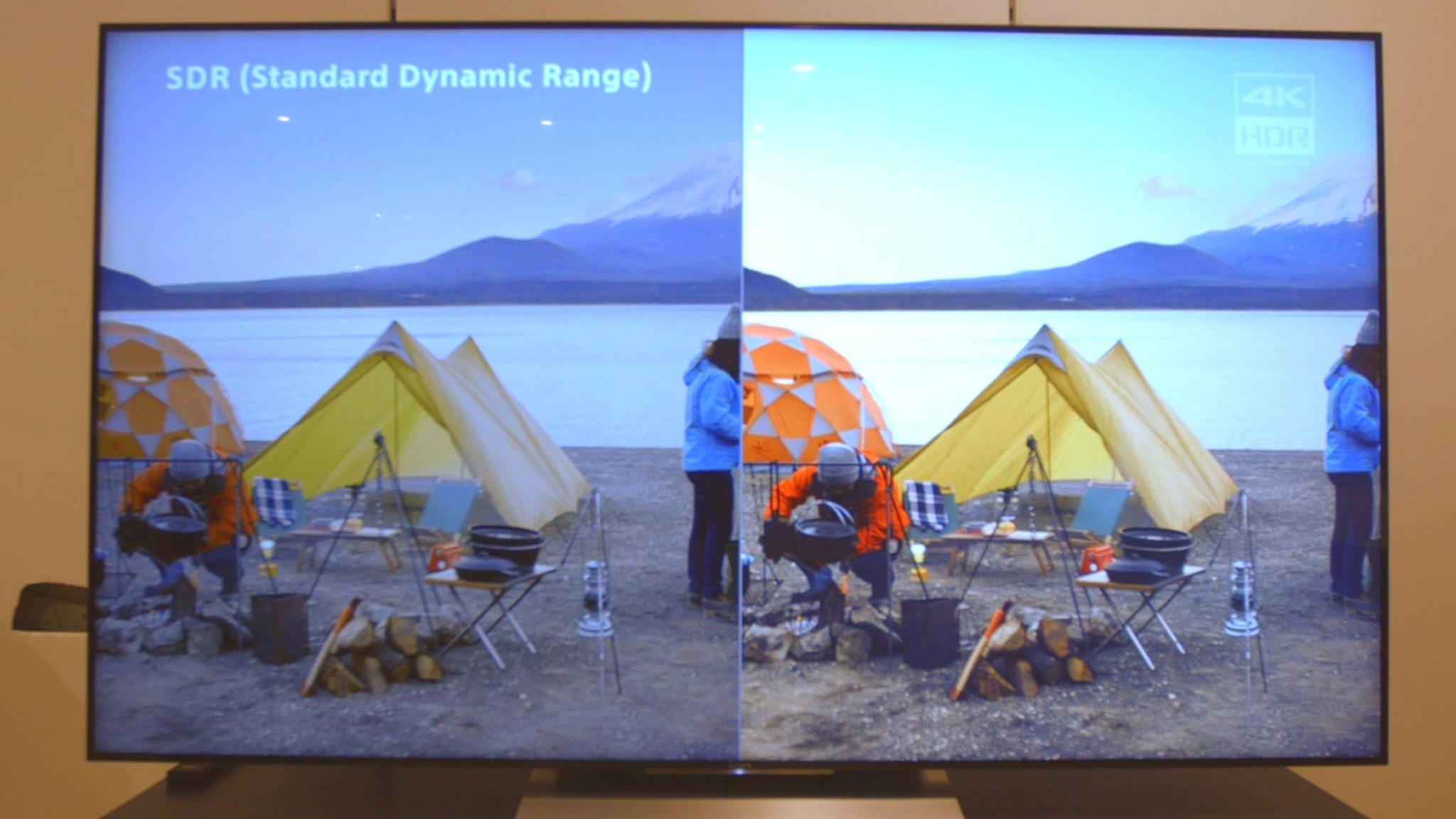 A television displaying the difference between standard dynamic range and high dynamic range