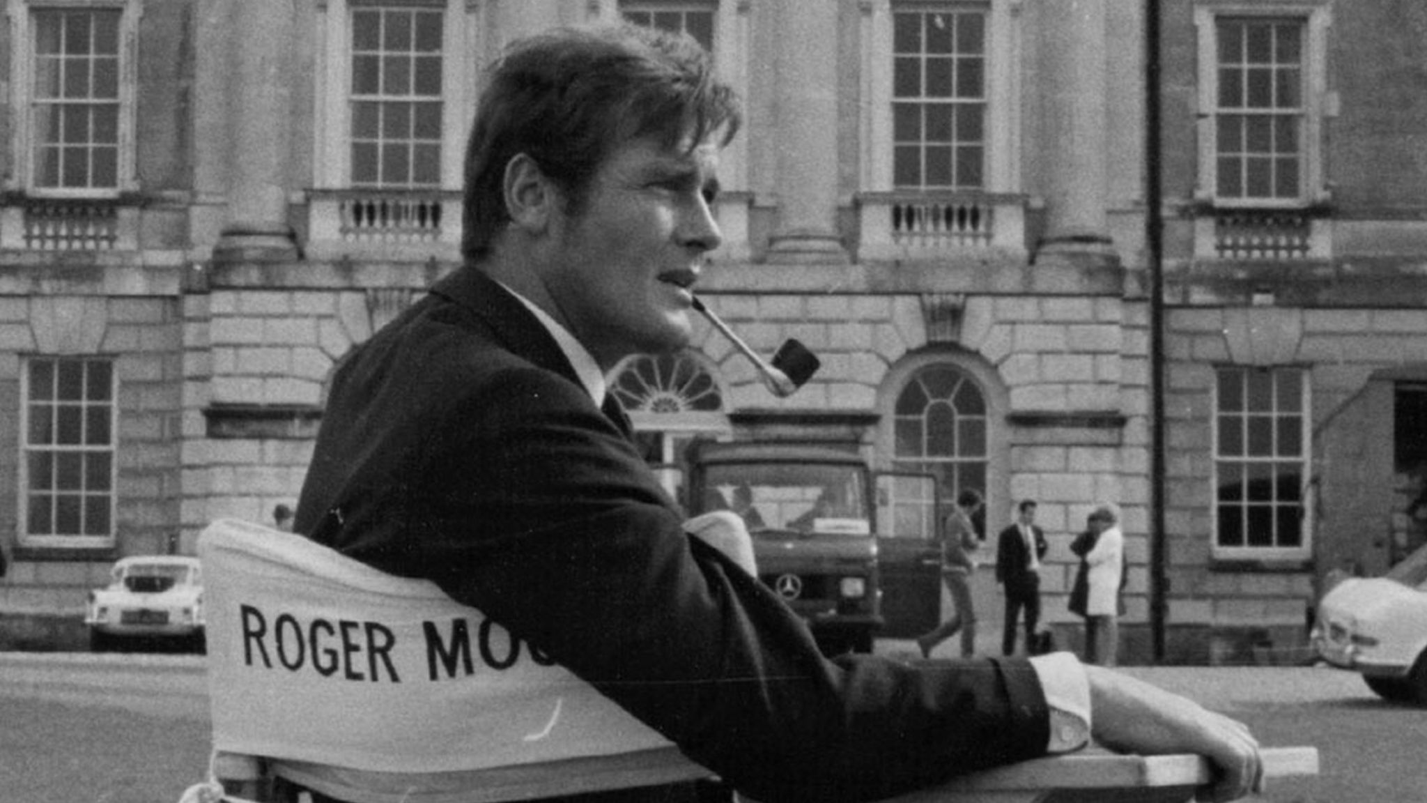 12th September 1968: English actor Roger George Moore at Woburn Abbey where he is making the film 'Crossplot'. (Photo by Keystone Features/Getty Images)