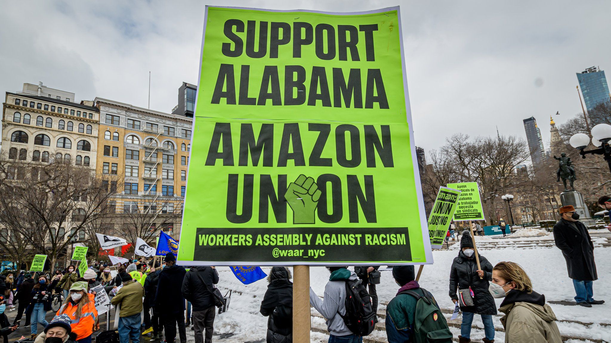 Sign saying support Alabama Amazon union