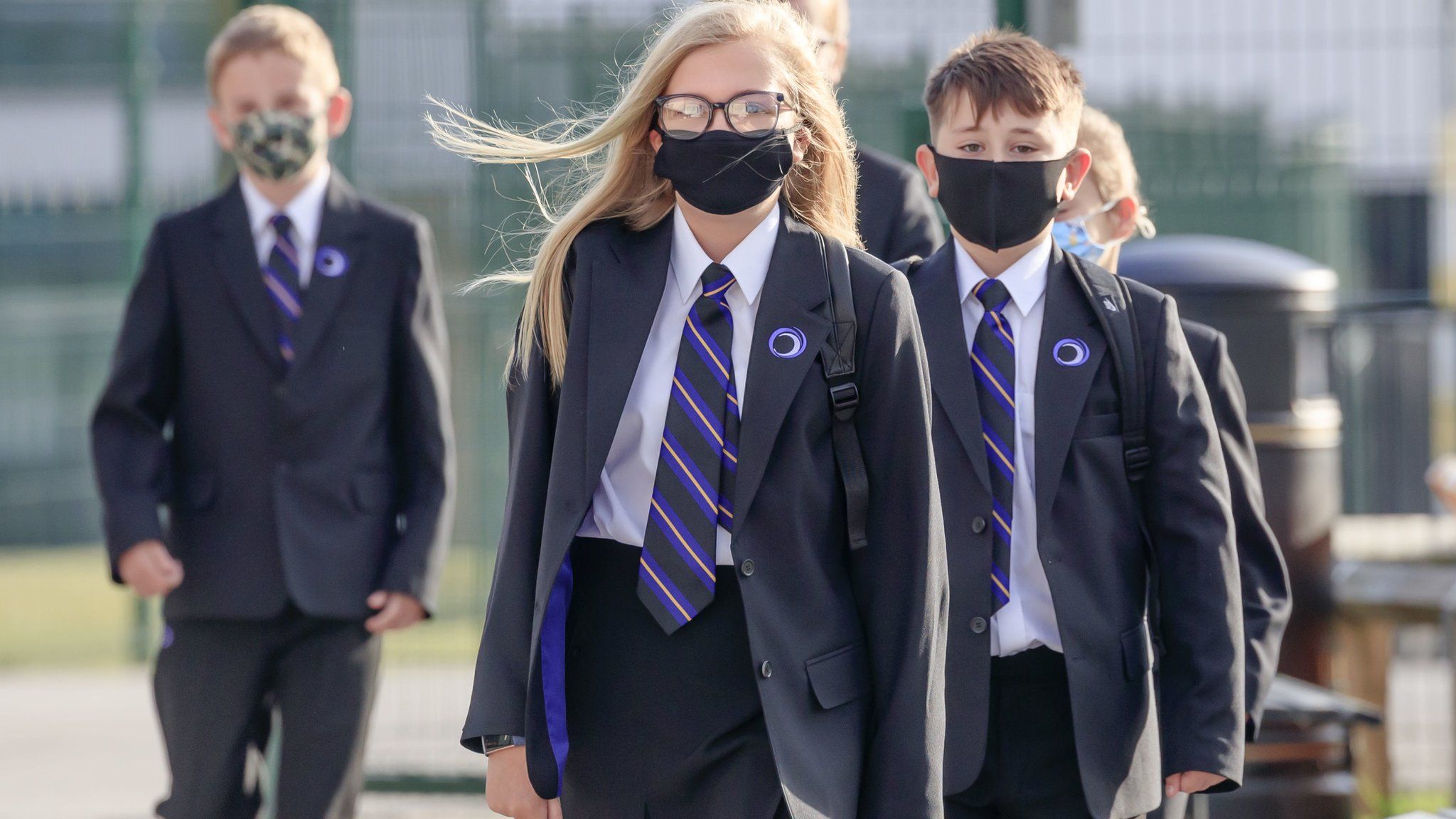 Pupils wearing masks in school