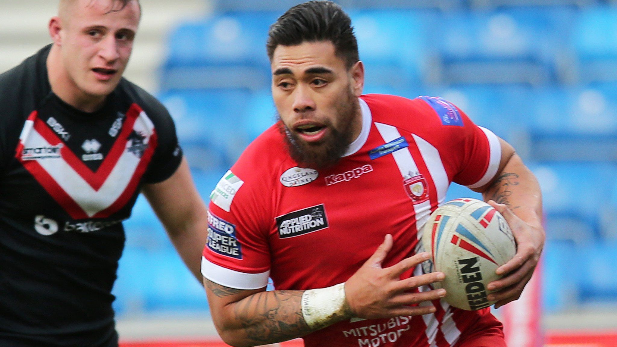 Ken Sio runs in a try for Salford Red Devils