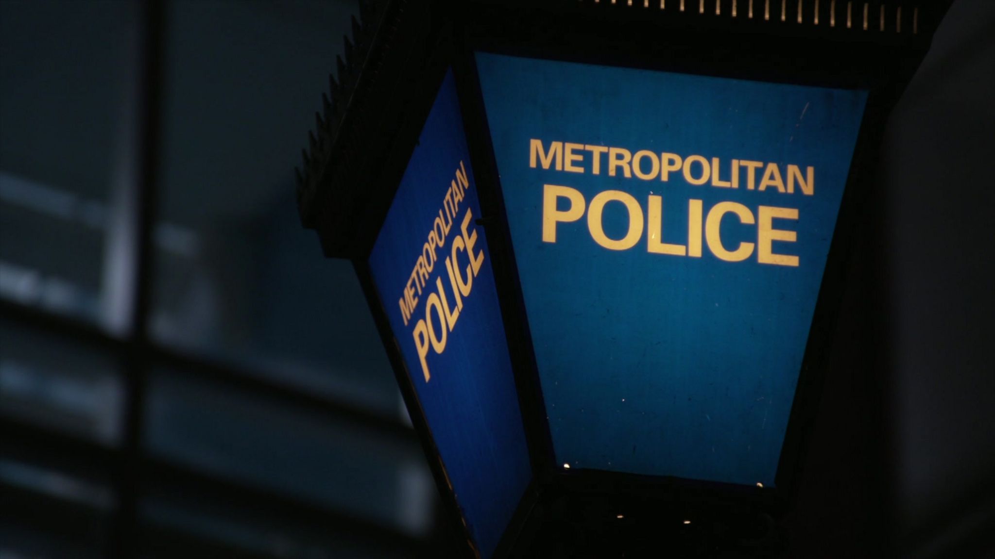 Light up Metropolitan Police lantern