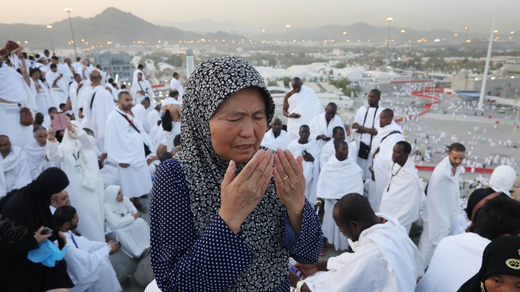 A Muslim woman prays on Mount Arafat during the Hajj pilgrimage, near Mecca, Saudi Arabia (27 June 2023)