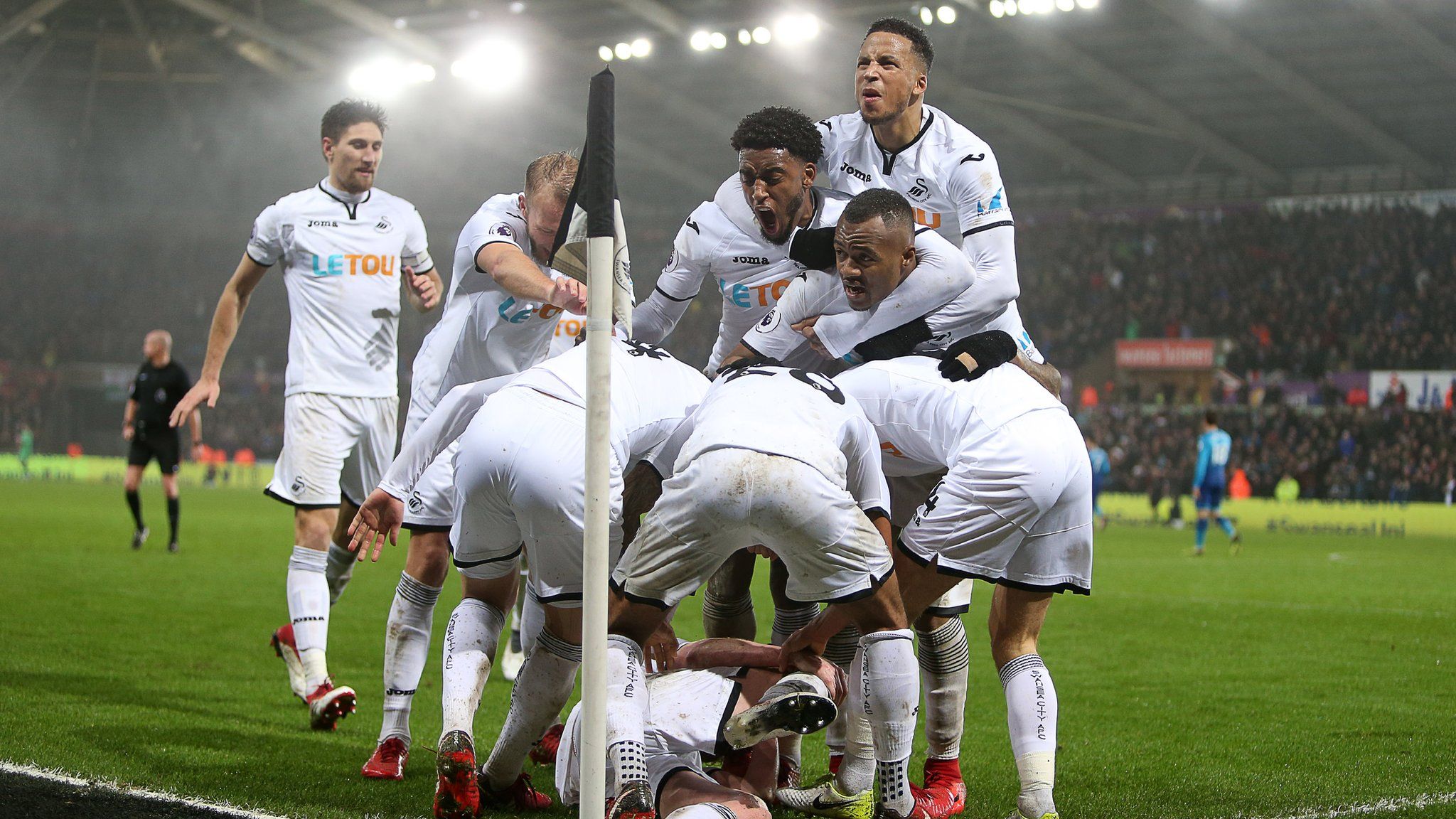 Swansea celebration against Arsenal