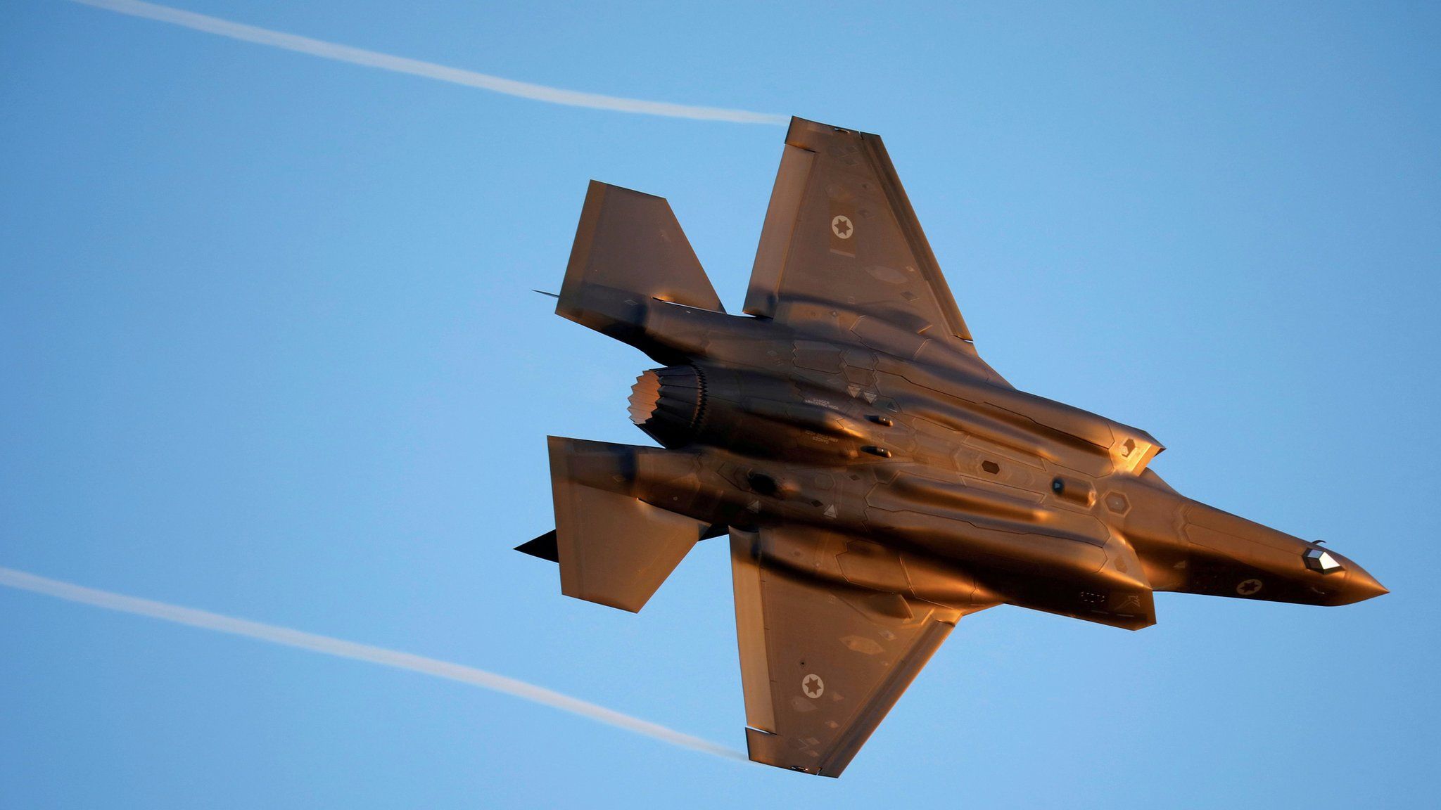 Israeli Air Force F-35 flies during an aerial demonstration at the Hatzerim air base in southern Israel (27 June 2019)