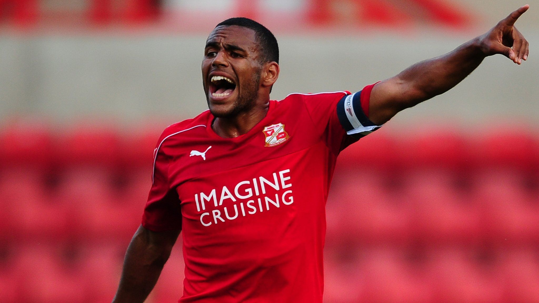 Nathan Thompson: Portsmouth sign Swindon Town defender - BBC Sport