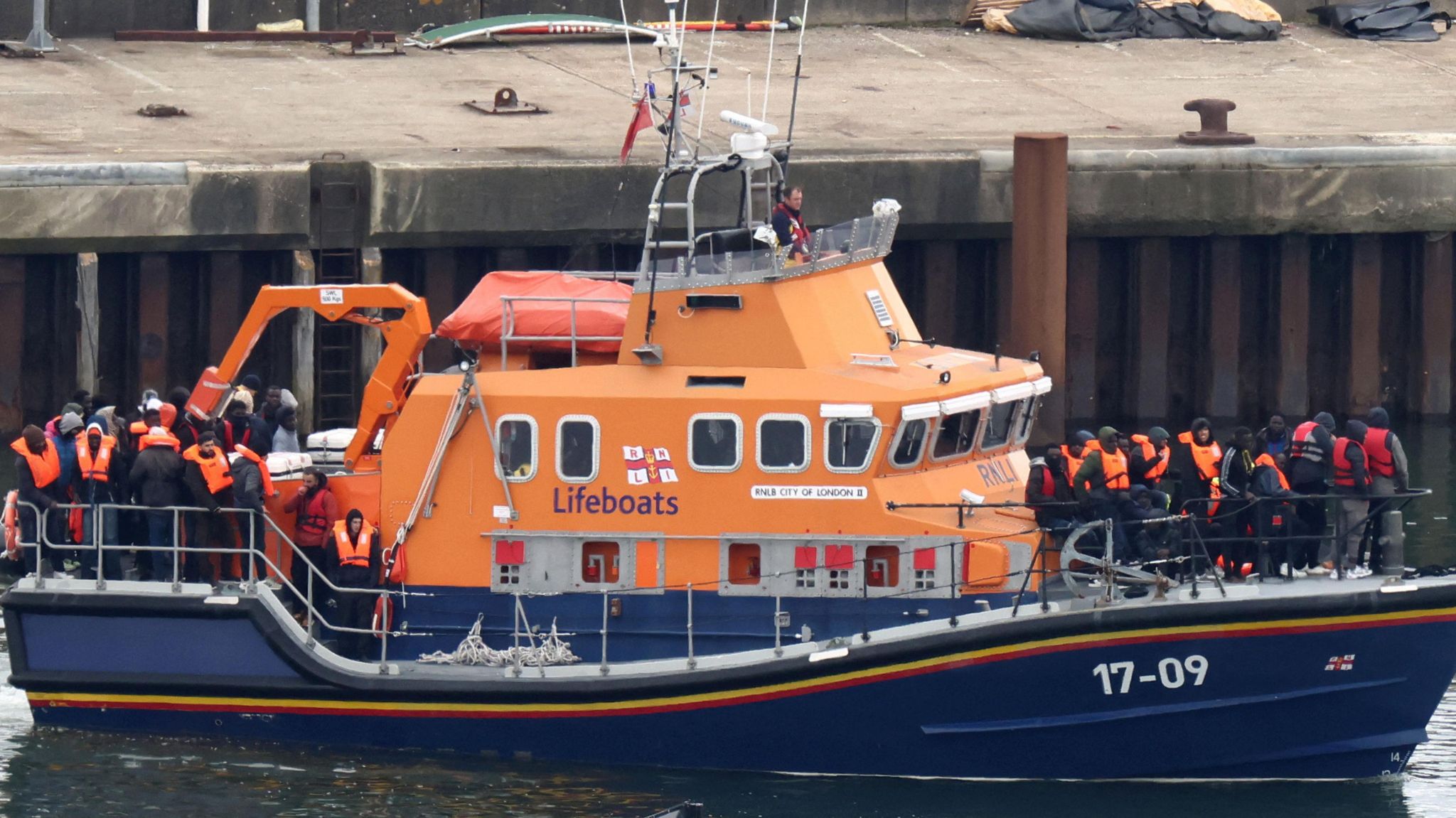 migrants being brought to Dover by a lifeboat