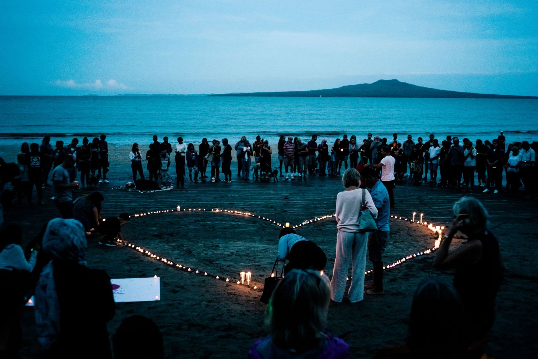 Crowds gather on Takapuna beach, for a vigil in memory of the victims of the Christchurch mosque terror attacks, New Zealand, March 2019