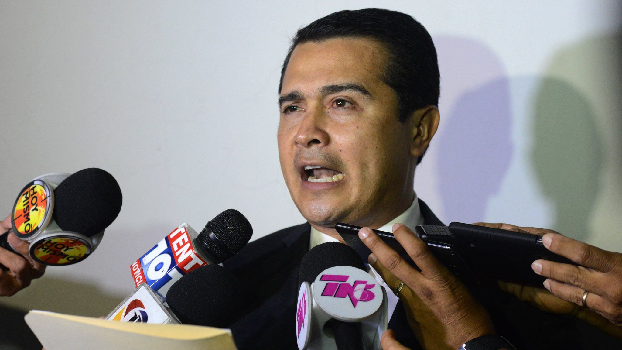 Juan Antonio Hernandez speaks with the press upon arrival at the Toncontin international airport from the United States, on October 25, 2016 in Tegucigalpa