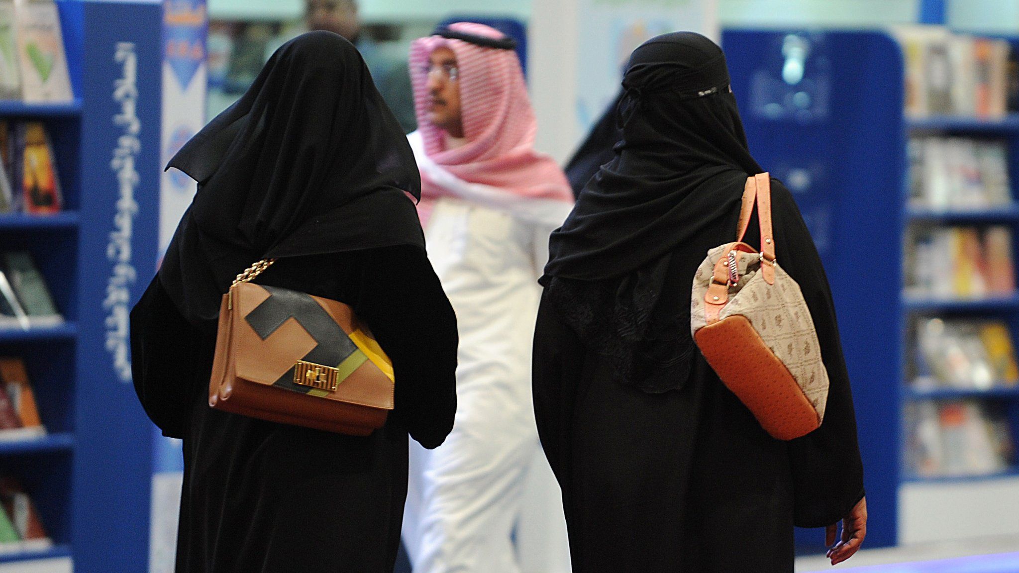 Women and a man at a book fair in Riyadh, Saudi Arabia (4 March 2014)