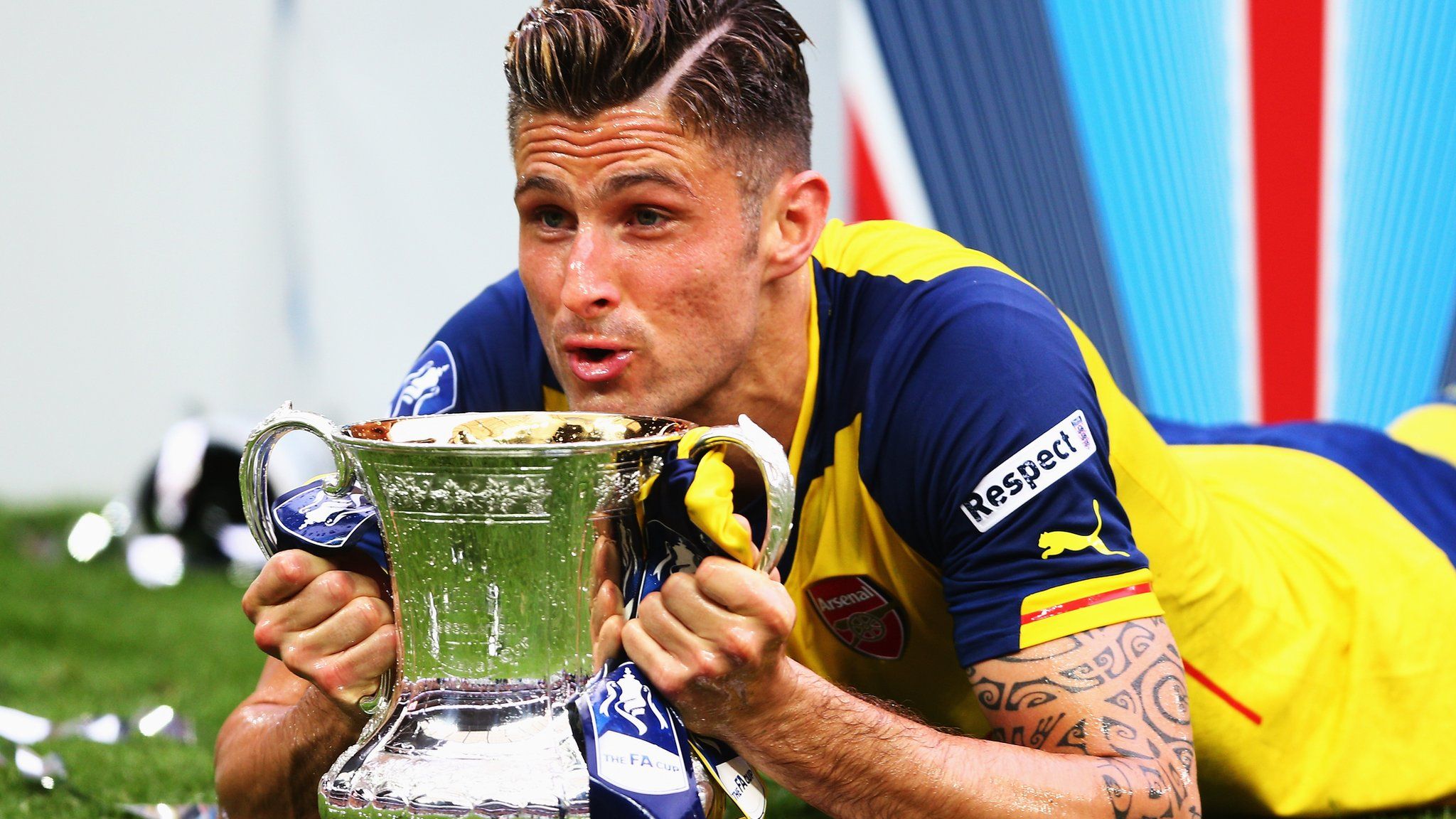 Olivier Giroud with the FA Cup