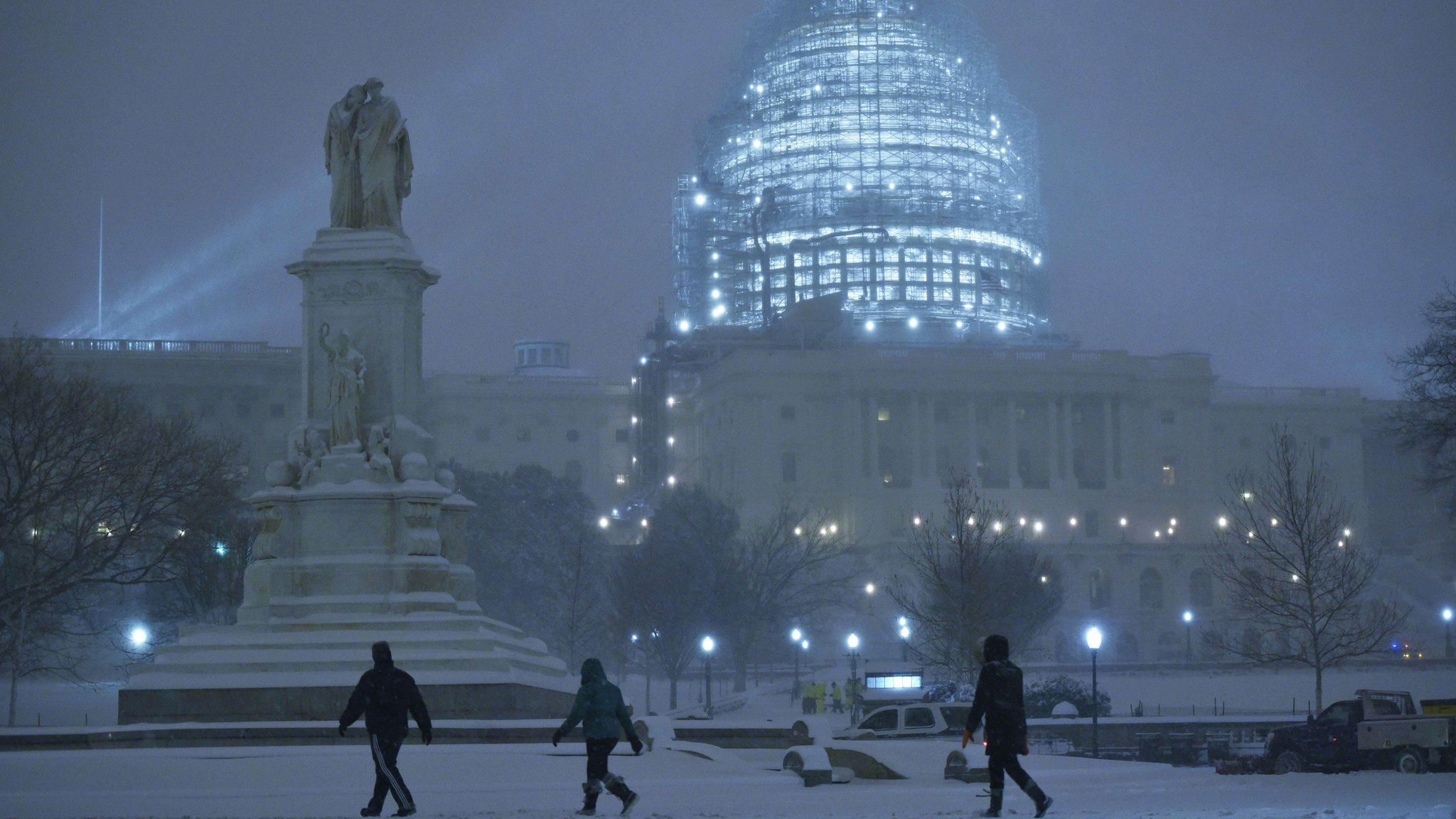 Pedestrians outside the US Capitol in the snow, Washington DC (23 January)