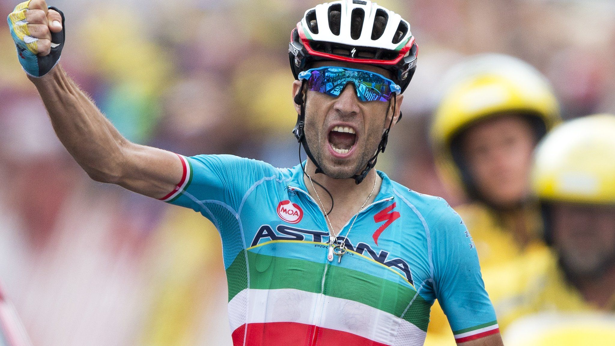 Tour de France: Chris Froome's lead cut by Nairo Quintana - BBC Sport