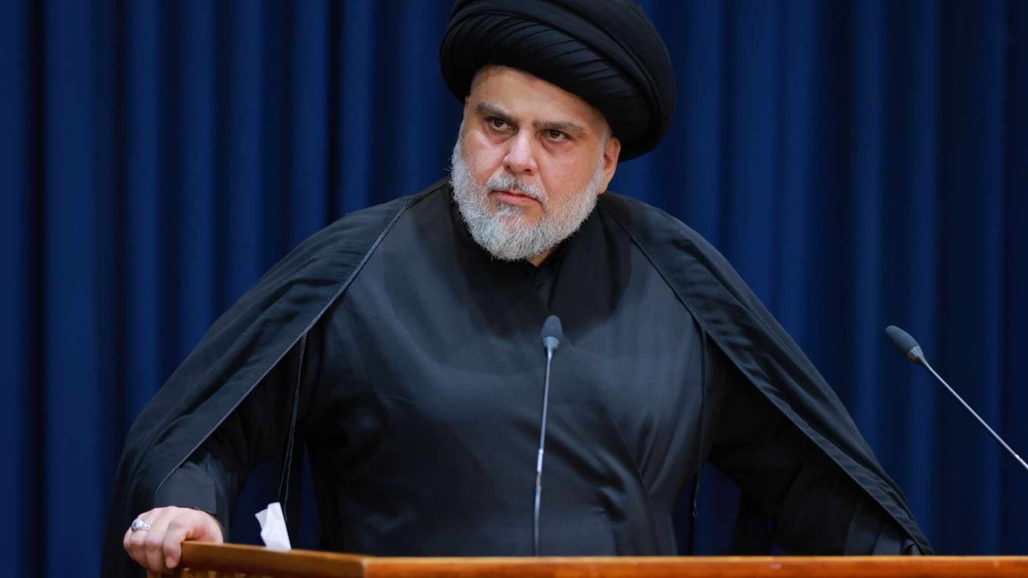 Iraqi Shia cleric Moqtada al-Sadr speaks at a news conference in Najaf, Iraq (30 August 2022)