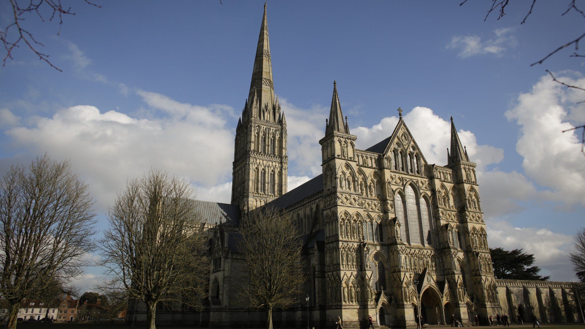 Bishop of Exeter blasts 'remote' cathedral dean - BBC News