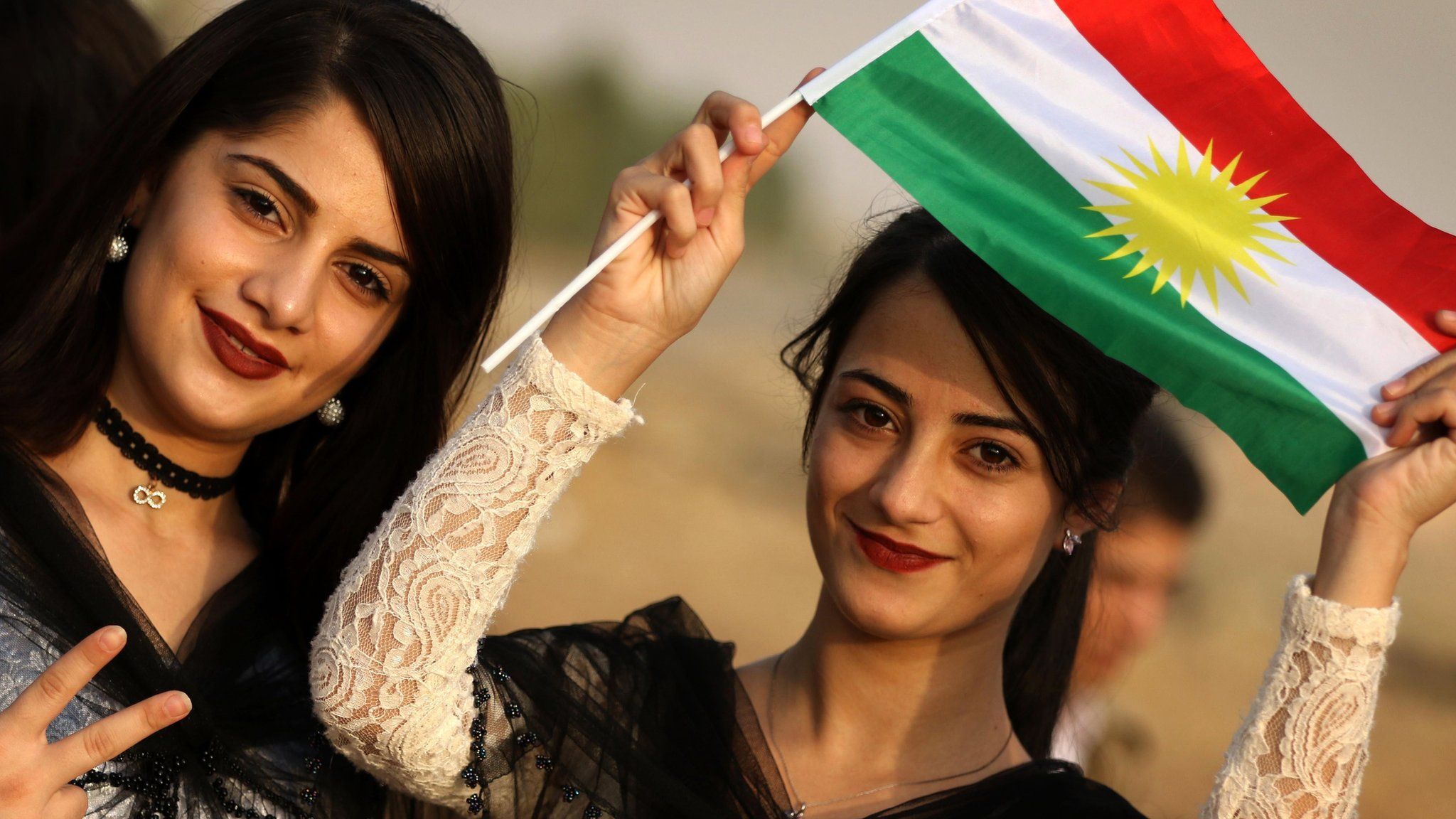 Iranian Kurdish girls hold a Kurdish flag at a gathering to urge people to vote in the upcoming independence referendum in Bahirka, in the Kurdistan Region of Iraq (21 September 2017)