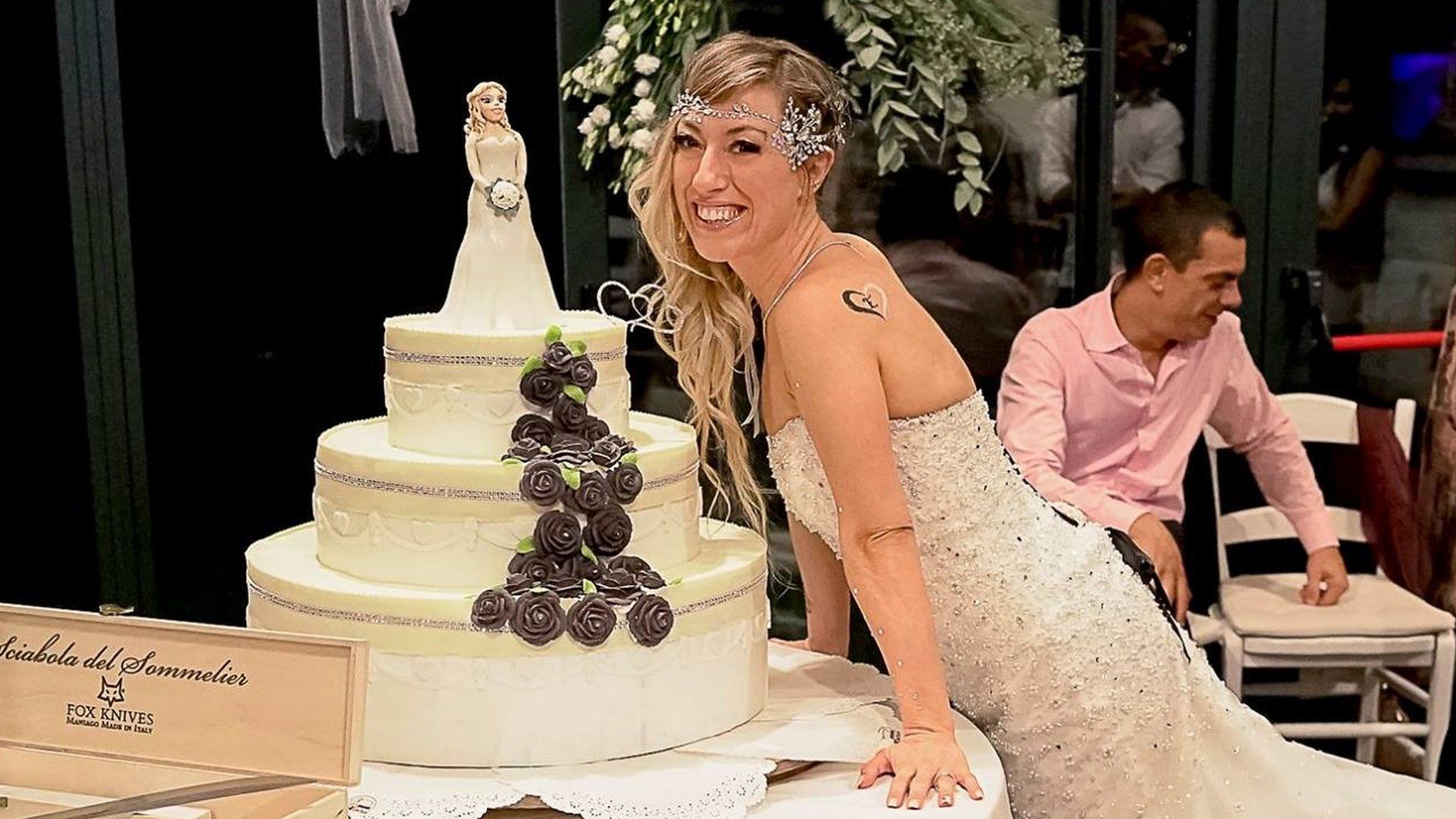 Laura Mesi, who married herself, with her wedding cake