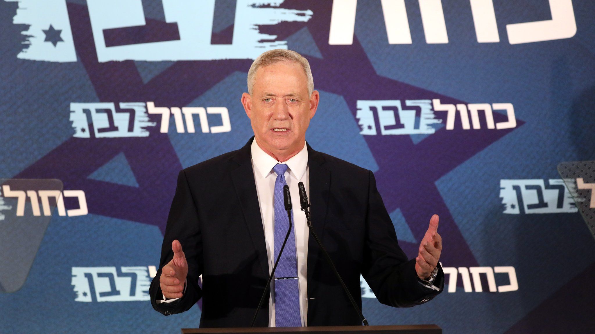 Benny Gantz speaks to journalists in Tel Aviv (20 November 2019)