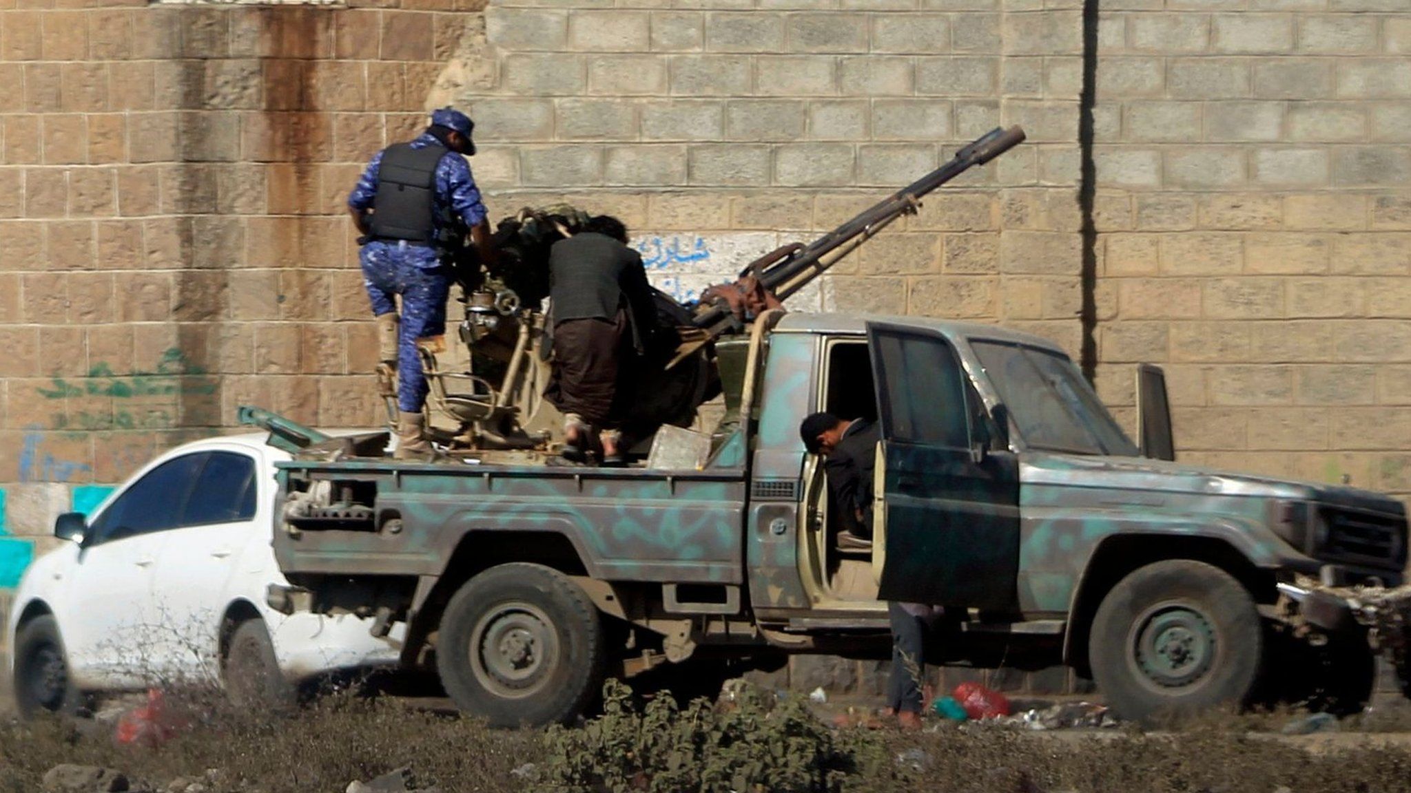 Houthi fighters man an anti-aircraft gun in the Yemeni capital, Sanaa, on December 2, 2017