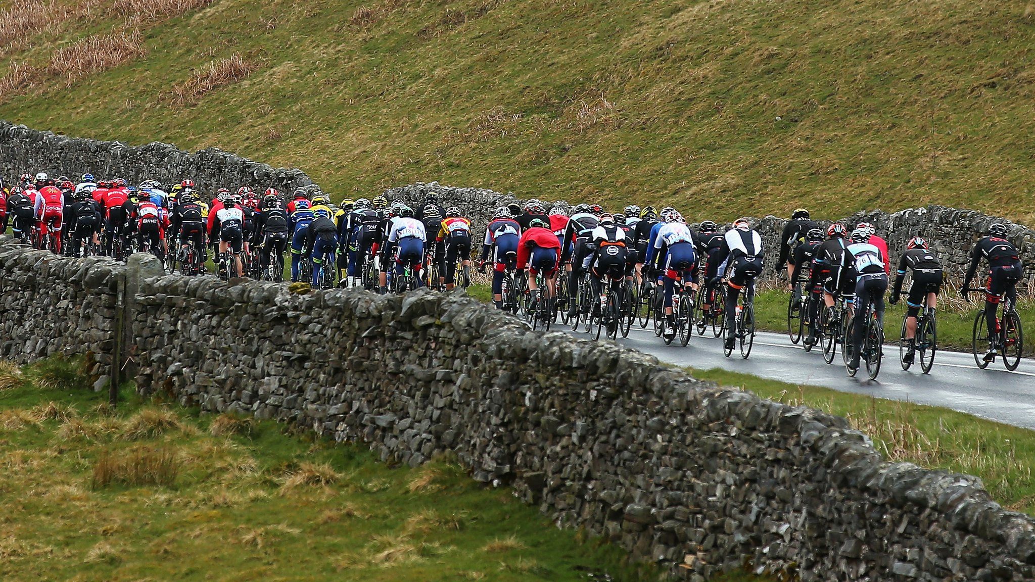 Tour De Yorkshire 2017 Gets Under Way - BBC News