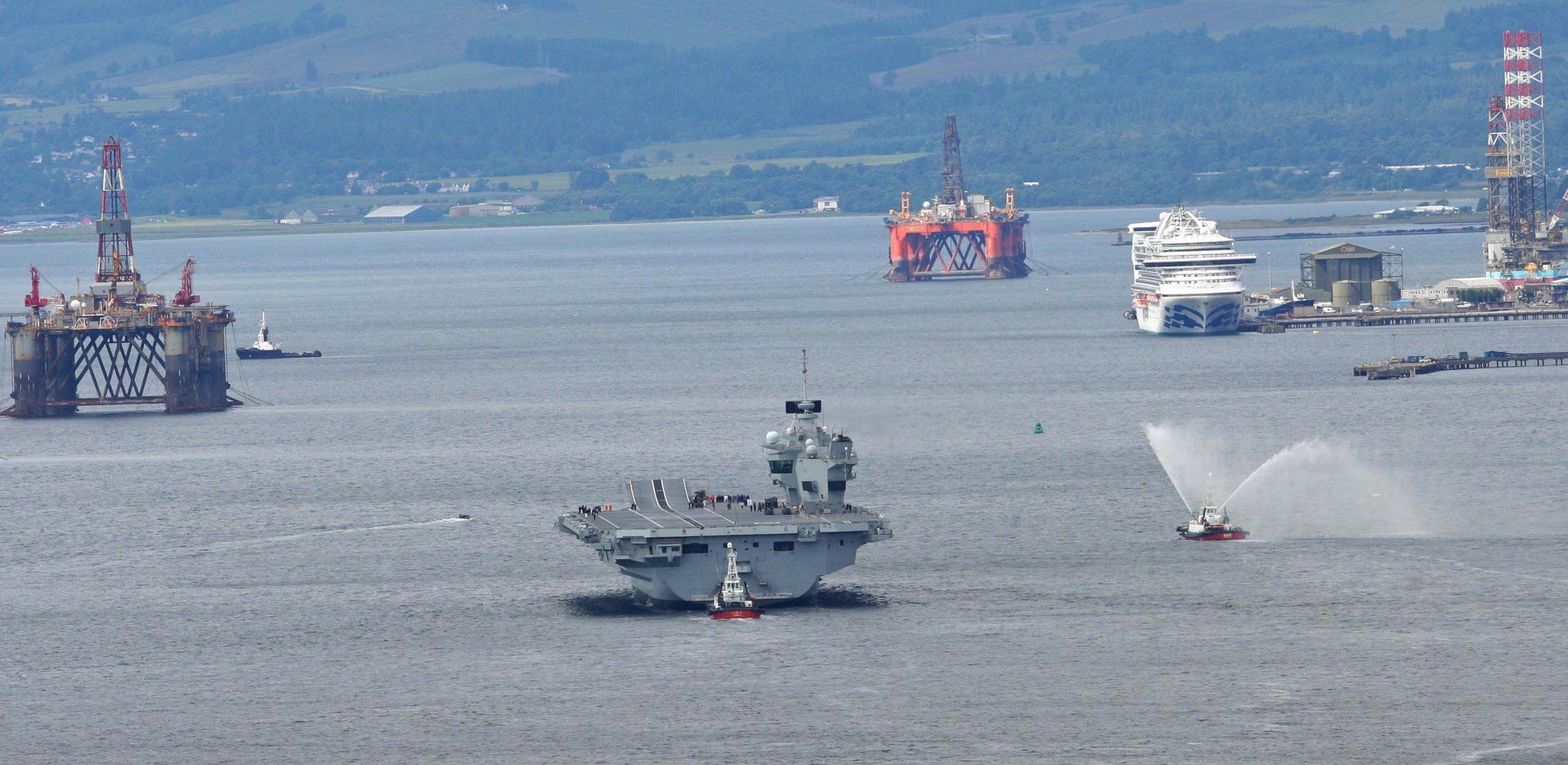 Precautionary checks of new carrier HMS Queen Elizabeth - BBC News