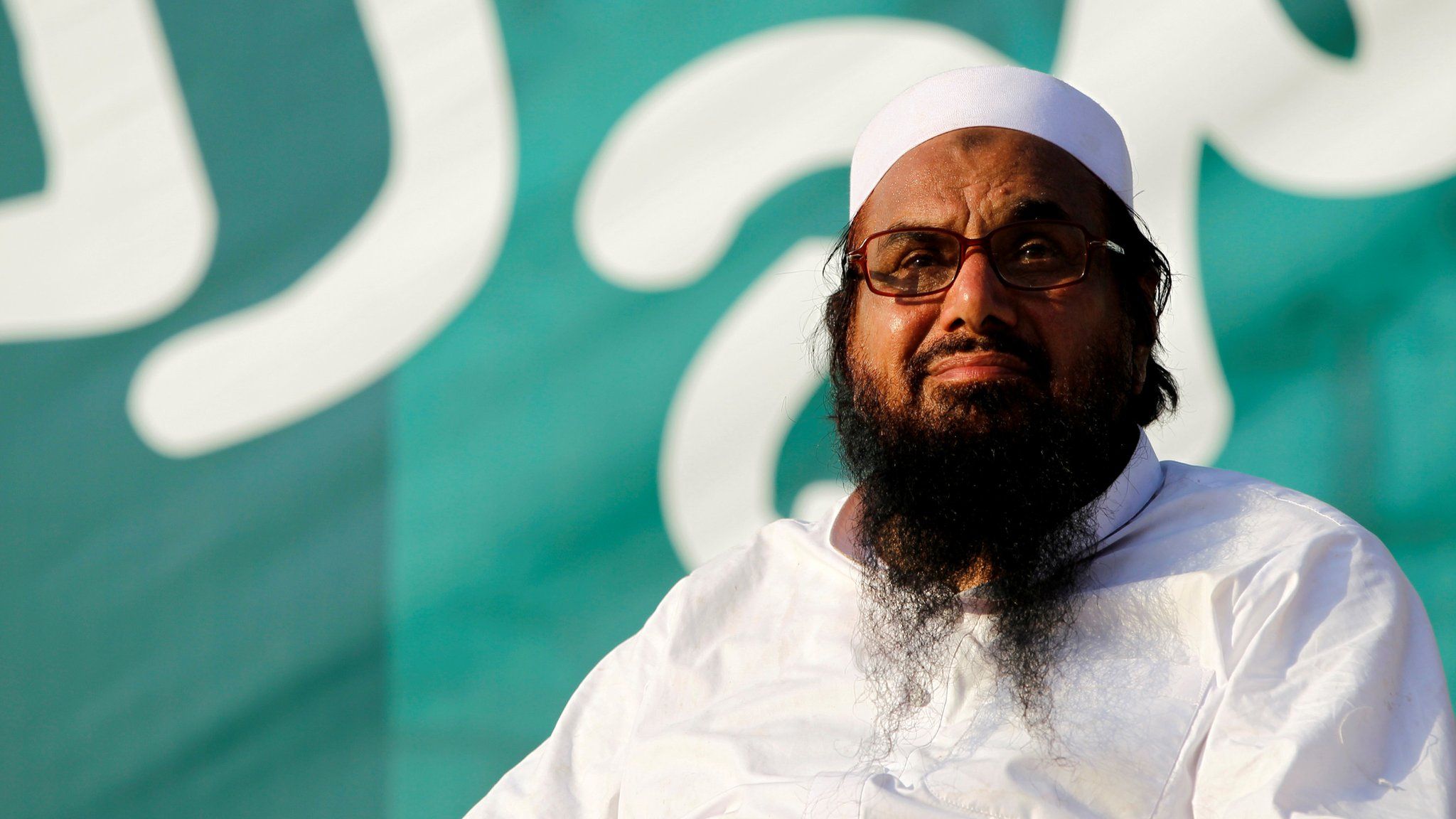 Hafiz Muhammad Saeed, chief of the banned Islamic charity Jamat-ud-Dawa, looks over the crowed as they end a "Kashmir Caravan" from Lahore with a protest in Islamabad, Pakistan on 20 July 2016