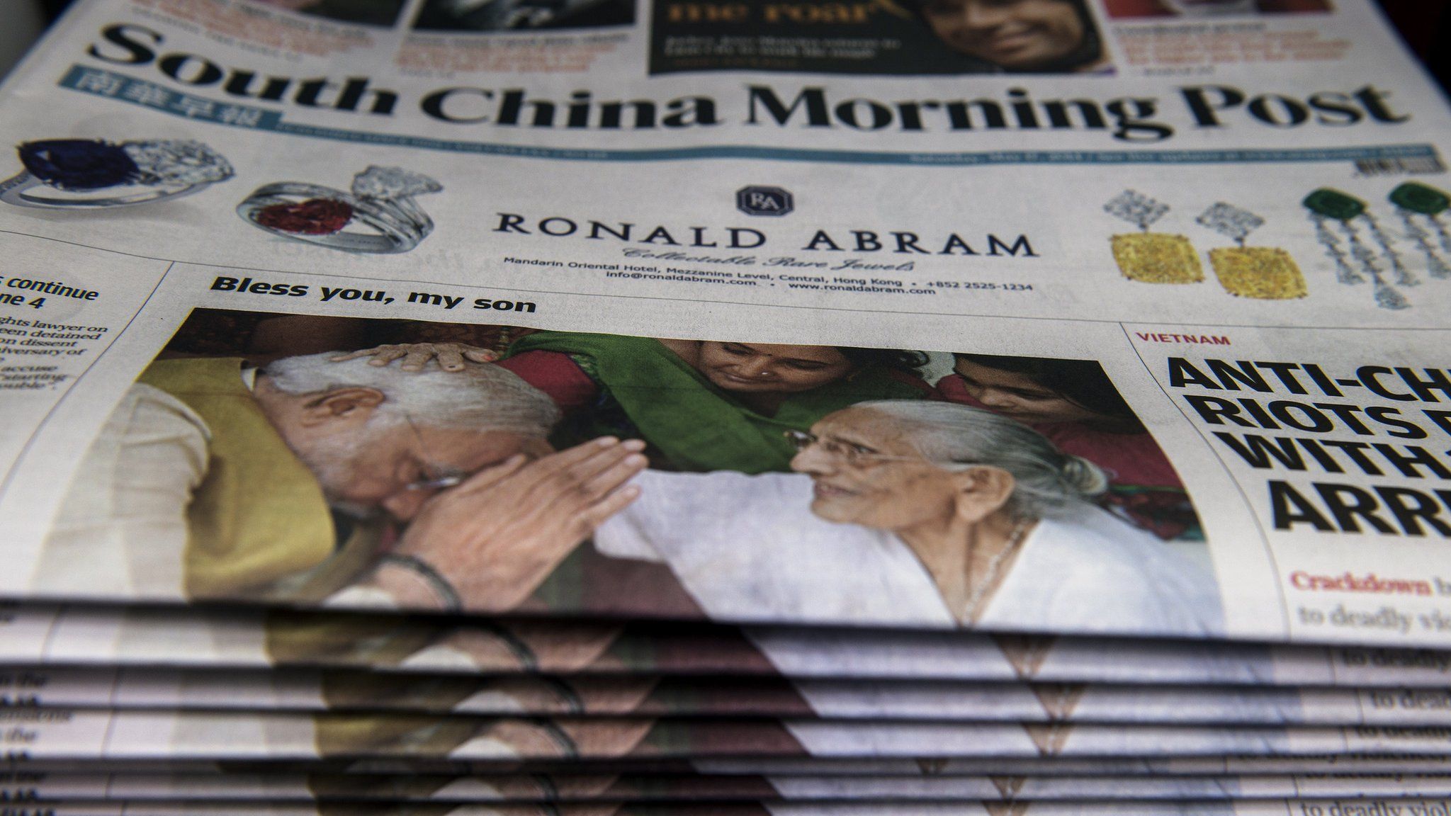 Alibaba To Buy Hong Kong S South China Morning Post Bbc News