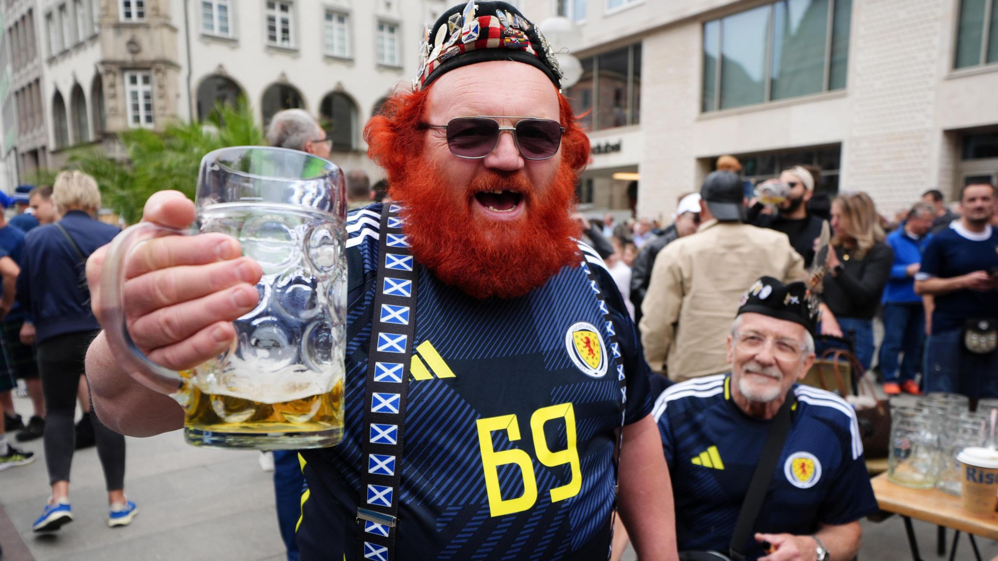 Scotland fans in Munich await 26-year shot at glory - BBC News