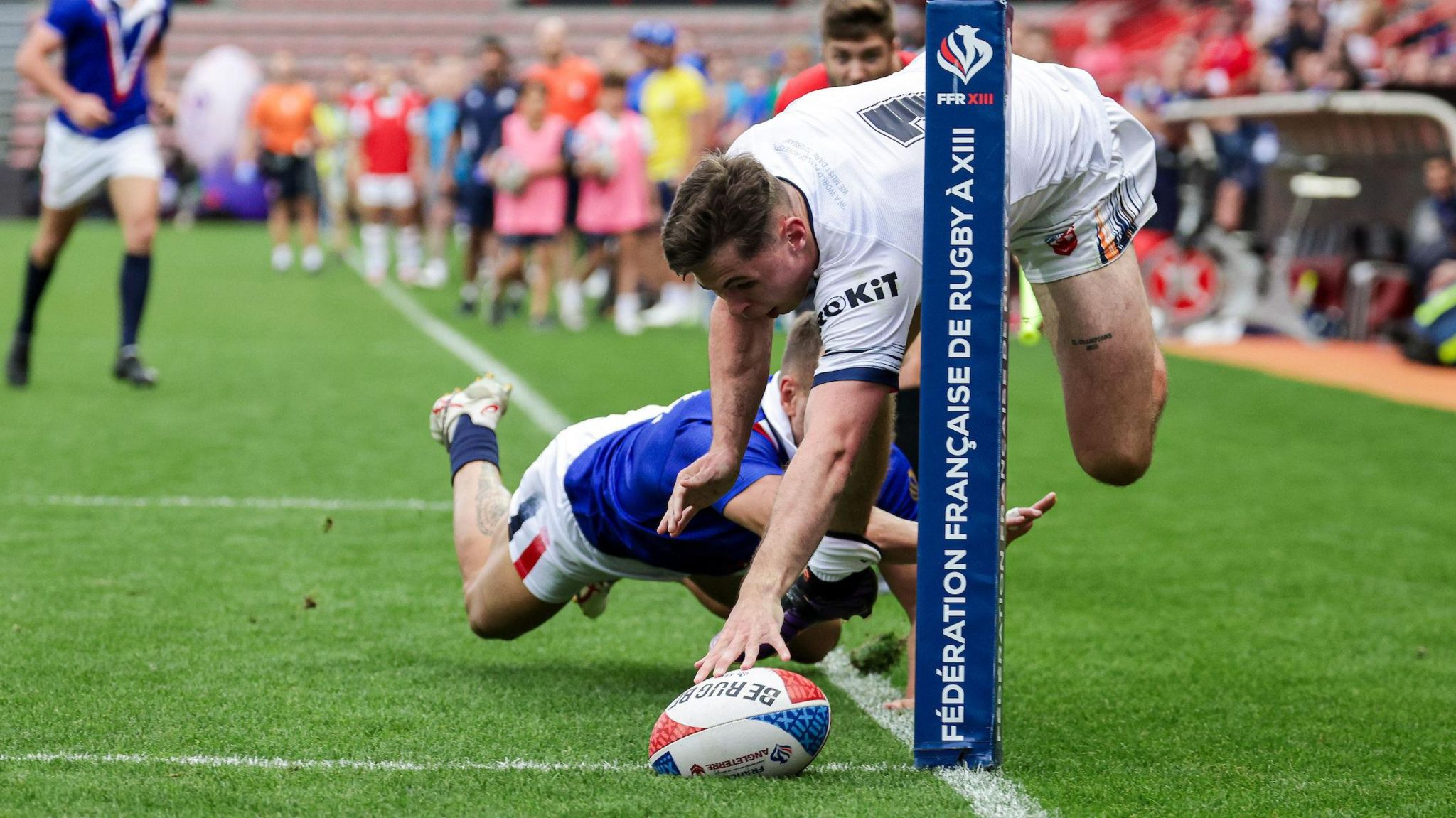 Jack Welsby scores a try for England against France