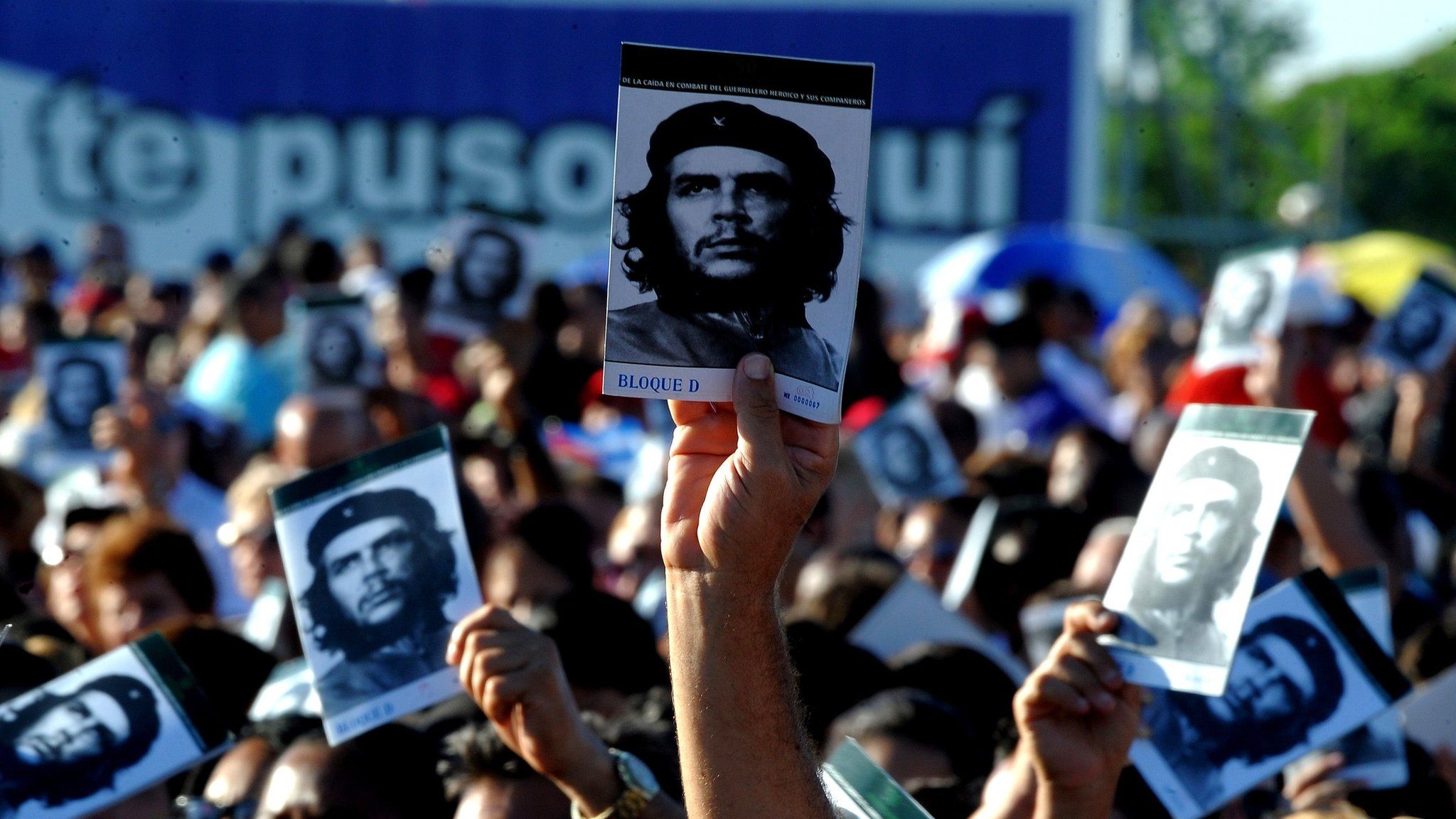 Cubans at the ceremony for Che Guevara in Santa Clara