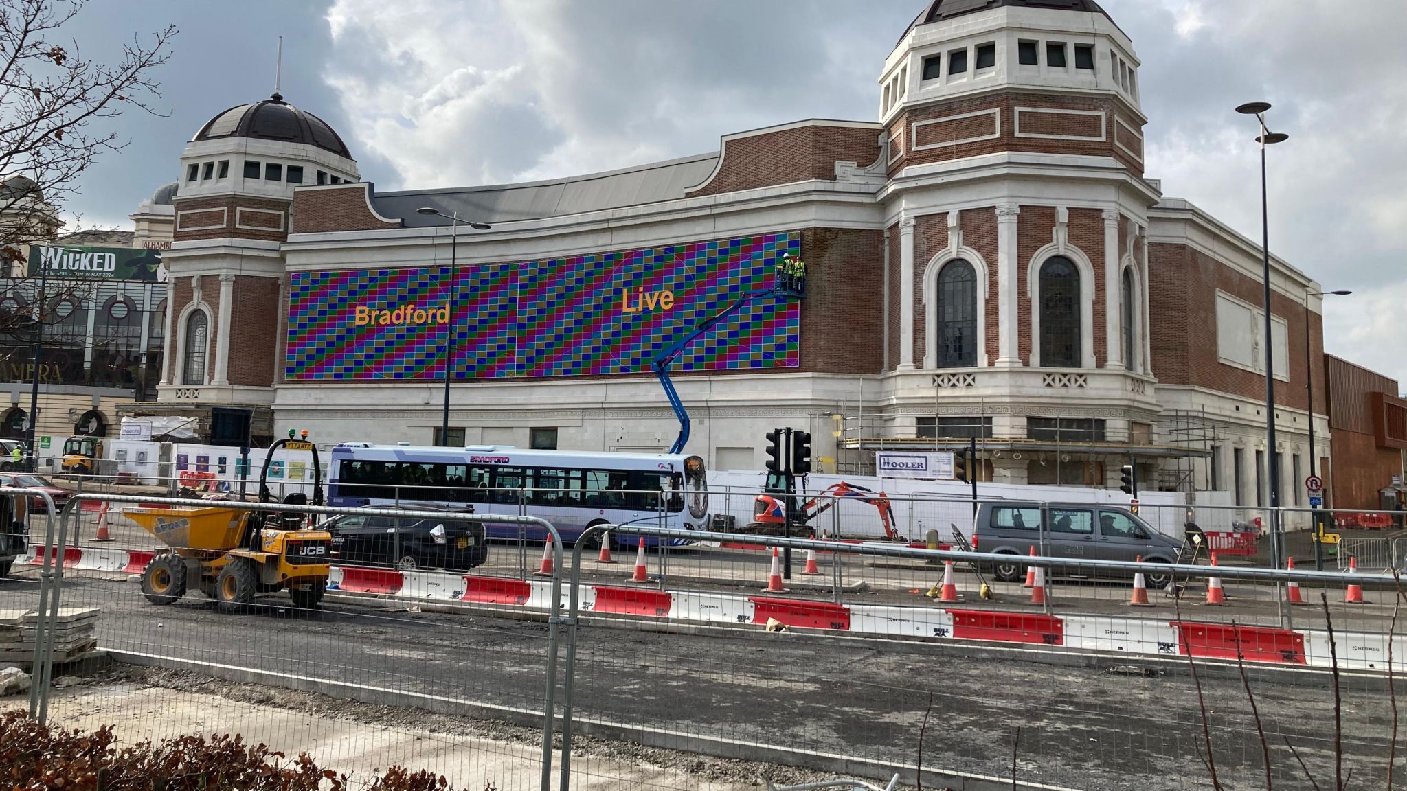 Bradford Live: Confusion surrounds opening of music venue - BBC News