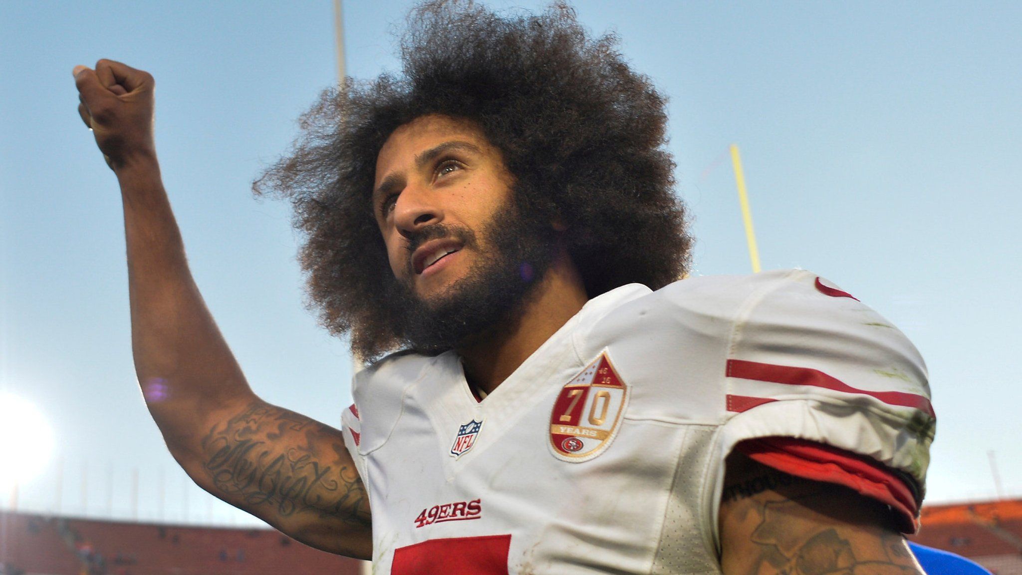 San Francisco 49ers quarterback Colin Kaepernick pumps his fist as he acknowledges cheers at Los Angeles Memorial Coliseum on December 24, 2016