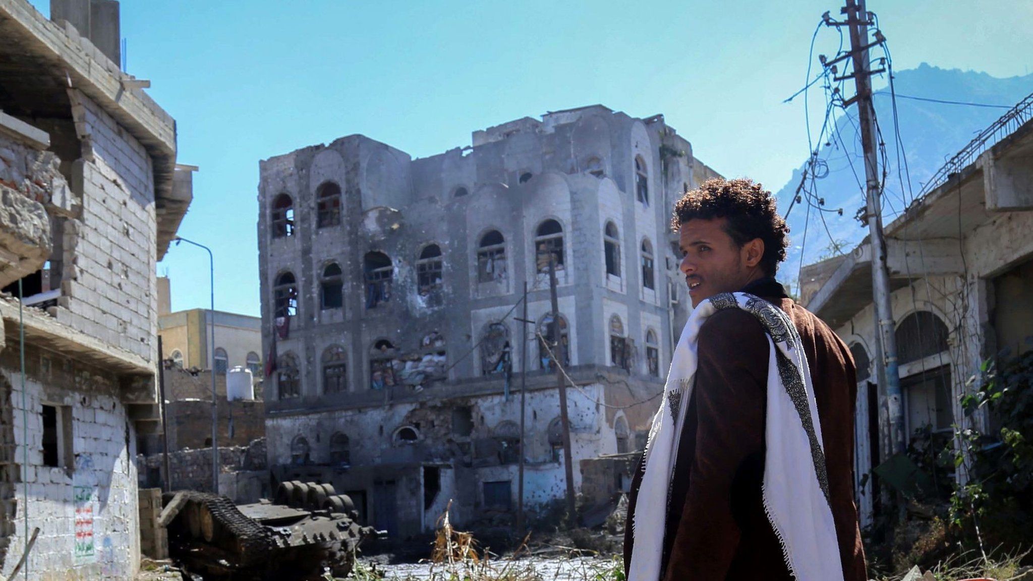 A Yemeni man inspects the damage on a street on November 22, 2016 in the country's third-city Taiz.