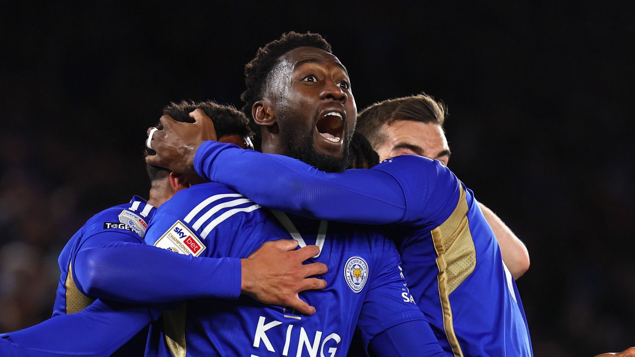 Leicester City news: Wilfred Ndidi signs new contract - BBC Sport