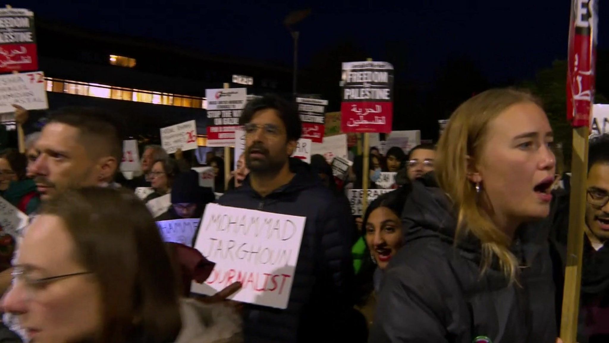 Hundreds attend Oxford rally calling for Gaza ceasefire - BBC News