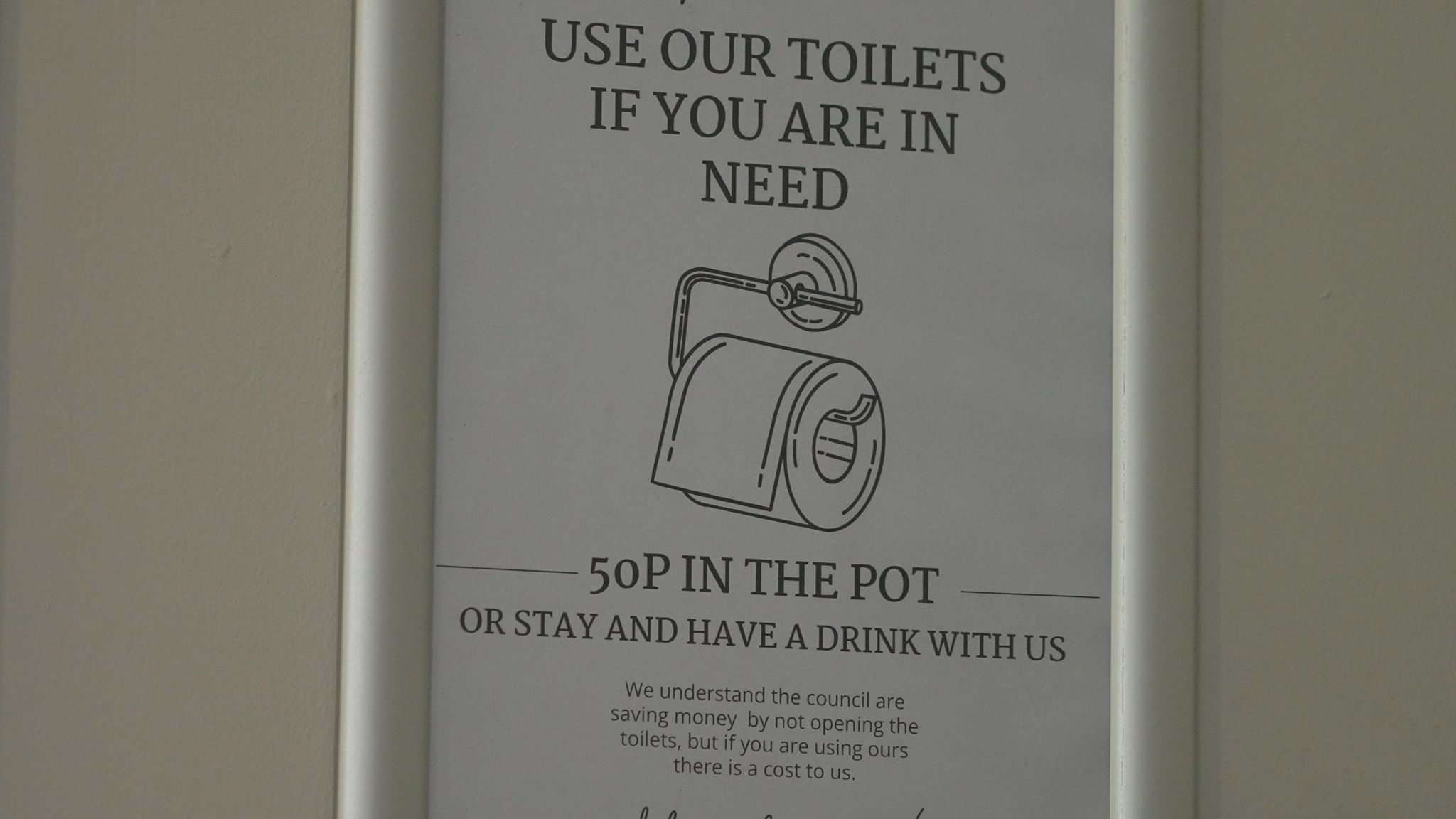 Sign asking people to pay to use toilets 