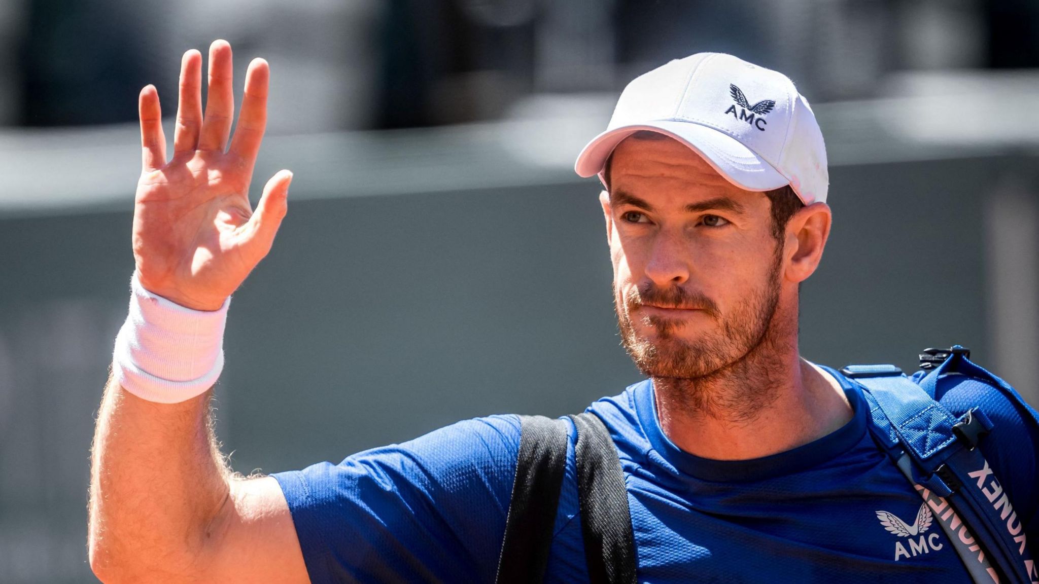 Andy Murray waves to fans
