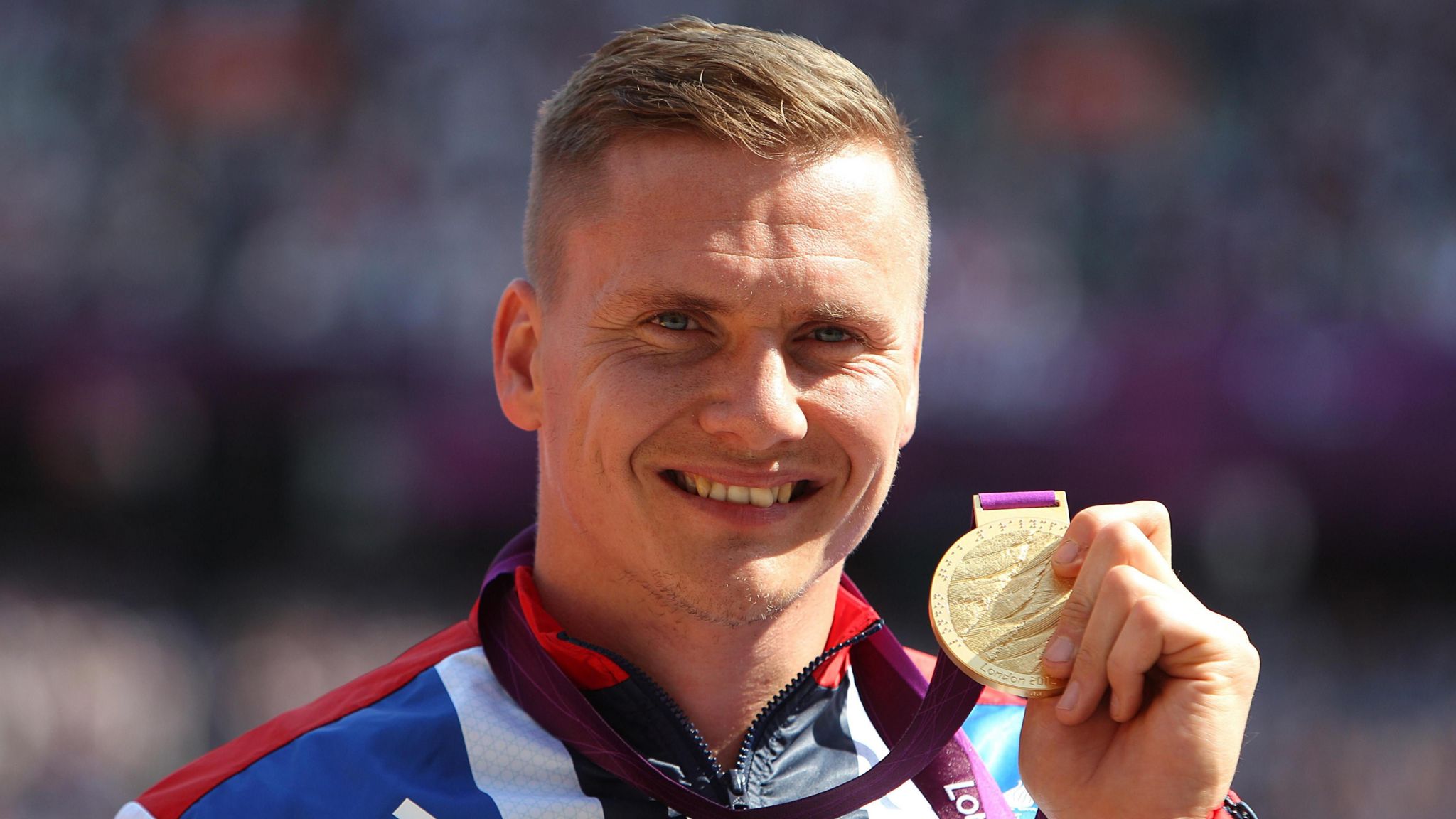 David Weir holds up a god medal after winning at the 2012 London Paralympic games