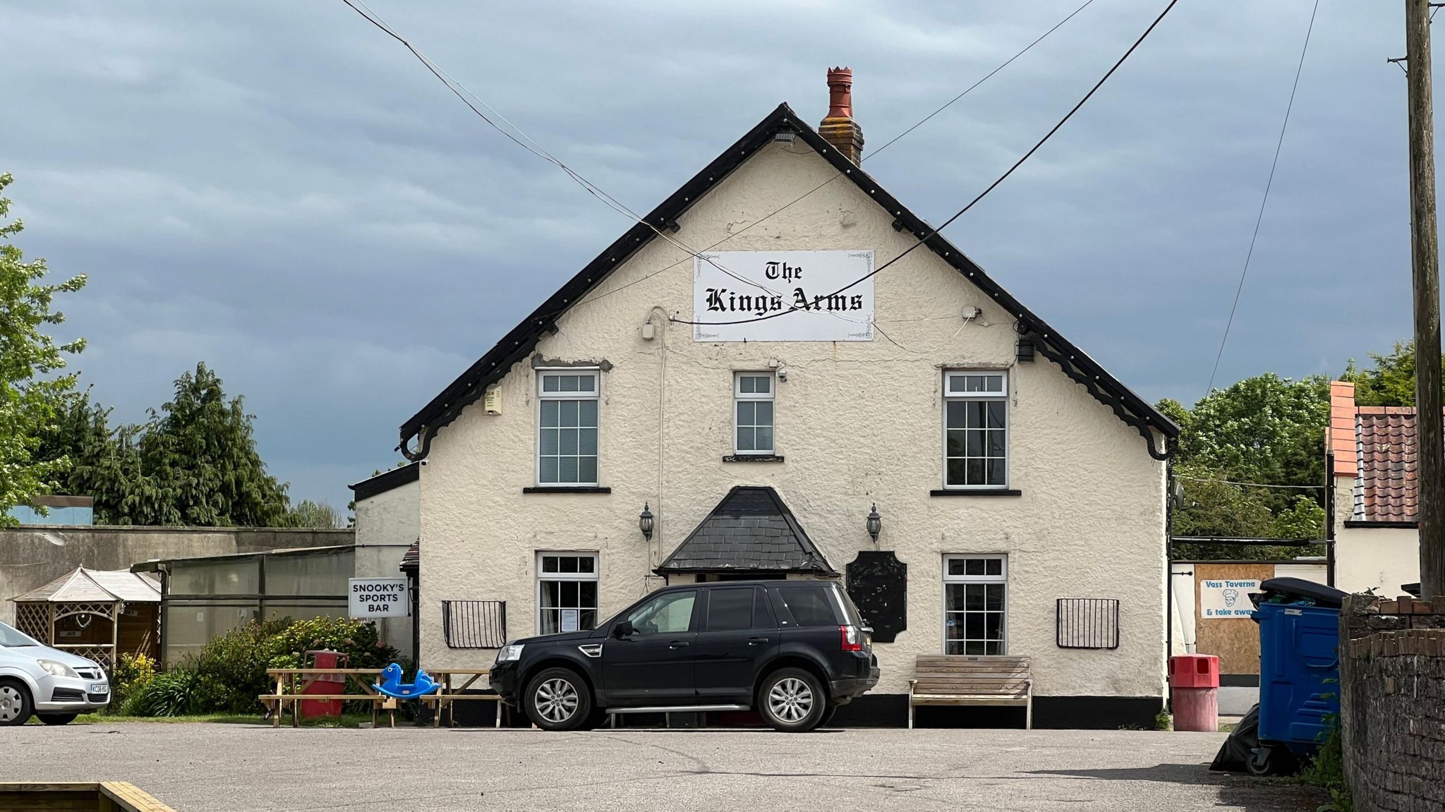 The Kings Arms pub in Pilning seen from the outside