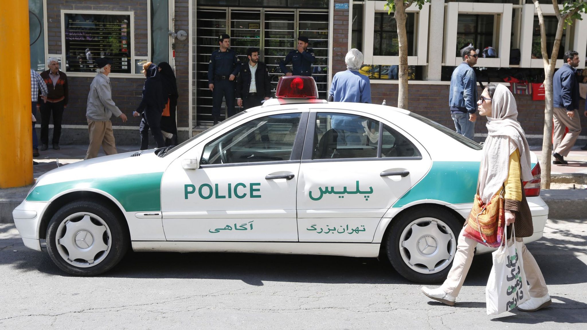 File photo showing an Iranian police car in Tehran (10 April 2018)
