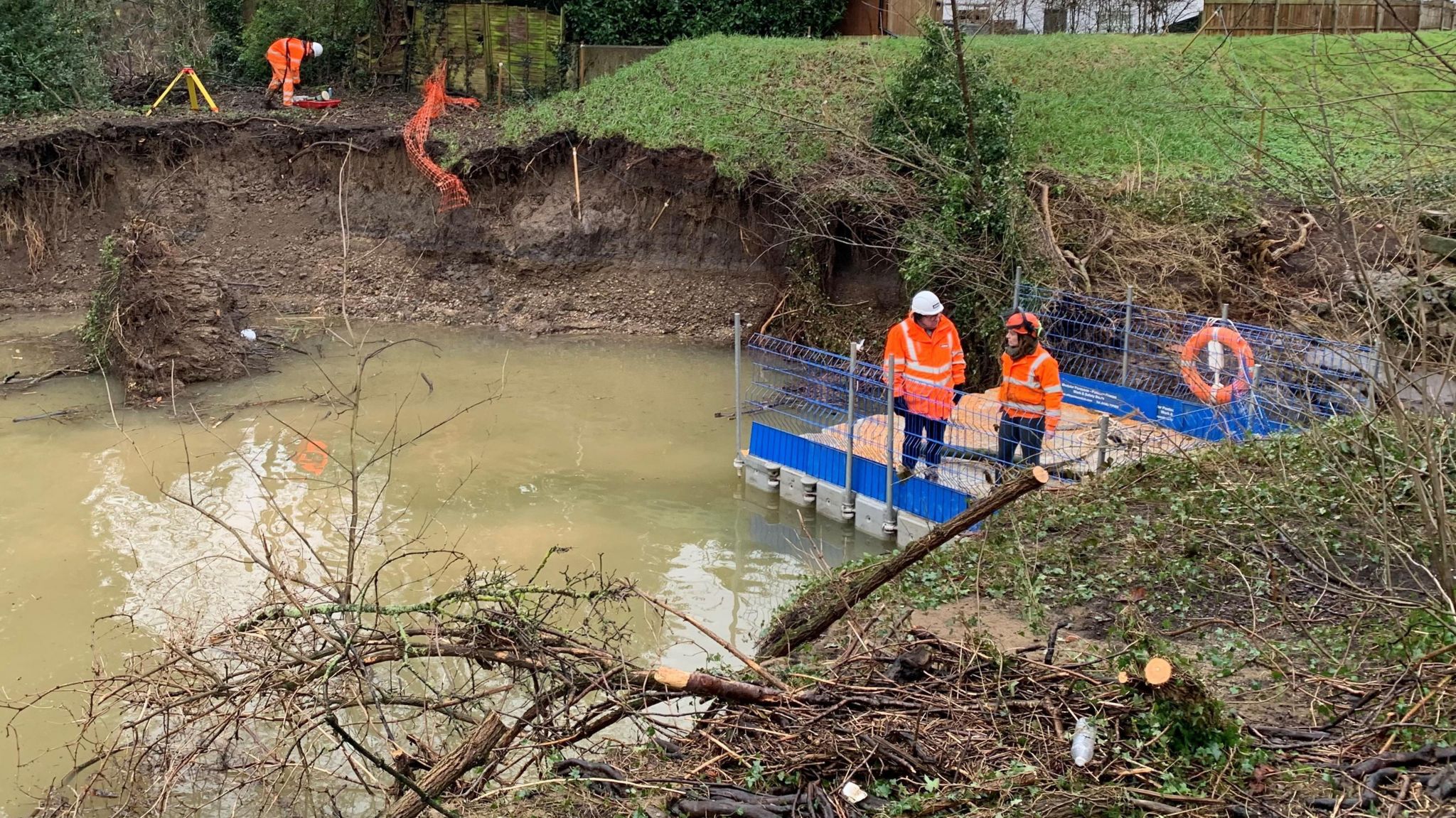 Flood defence repairs at World Heritage site in Derby - BBC News