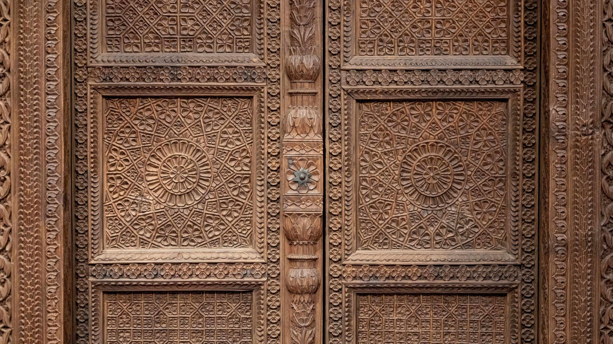 Door made for the Indian Pavilion of the Glasgow International Exhibition of Industry, Science and Art, 1888