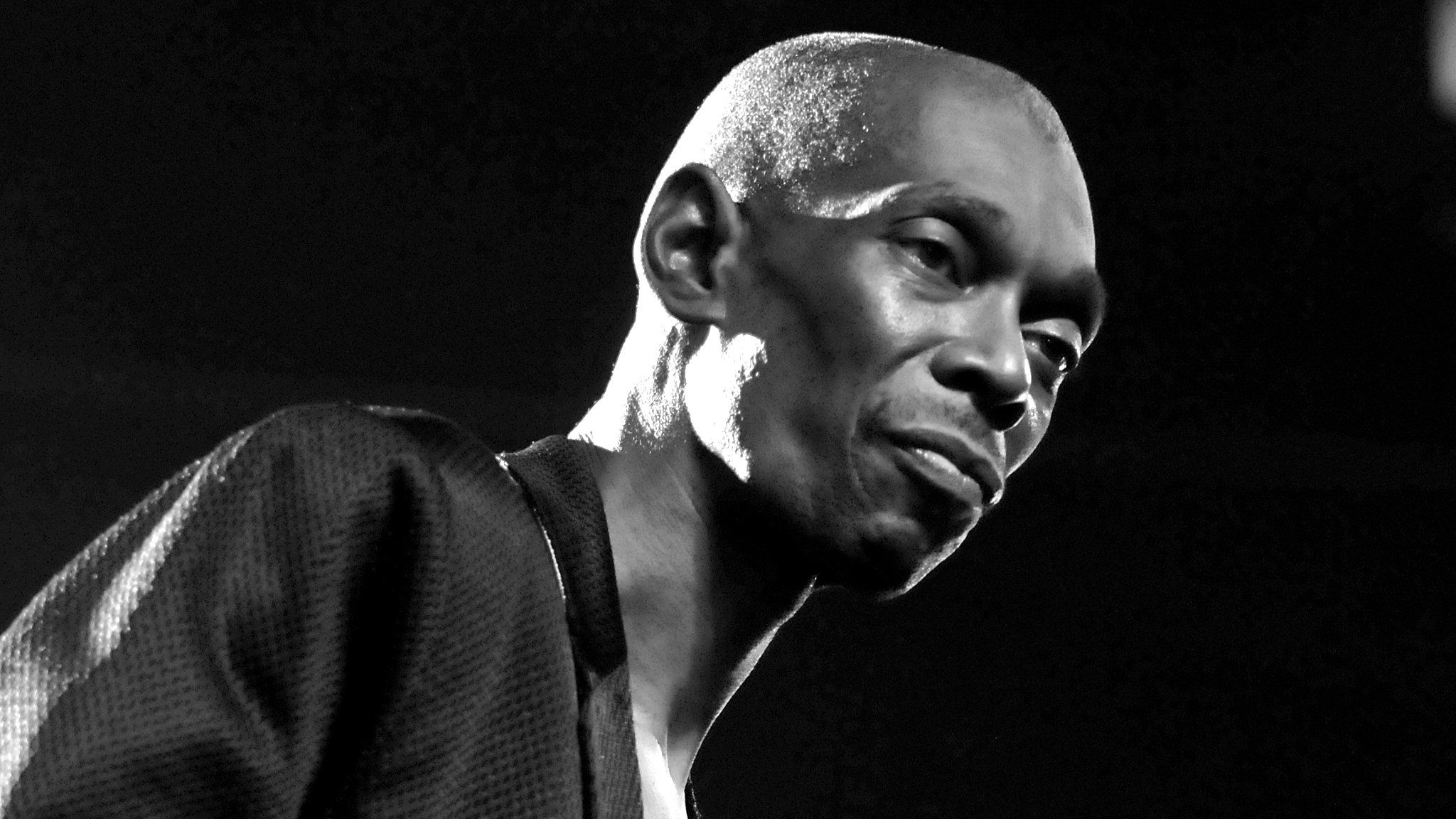 Maxi Jazz: Tributes hail Faithless singer as an 'incredible talent' - BBC News