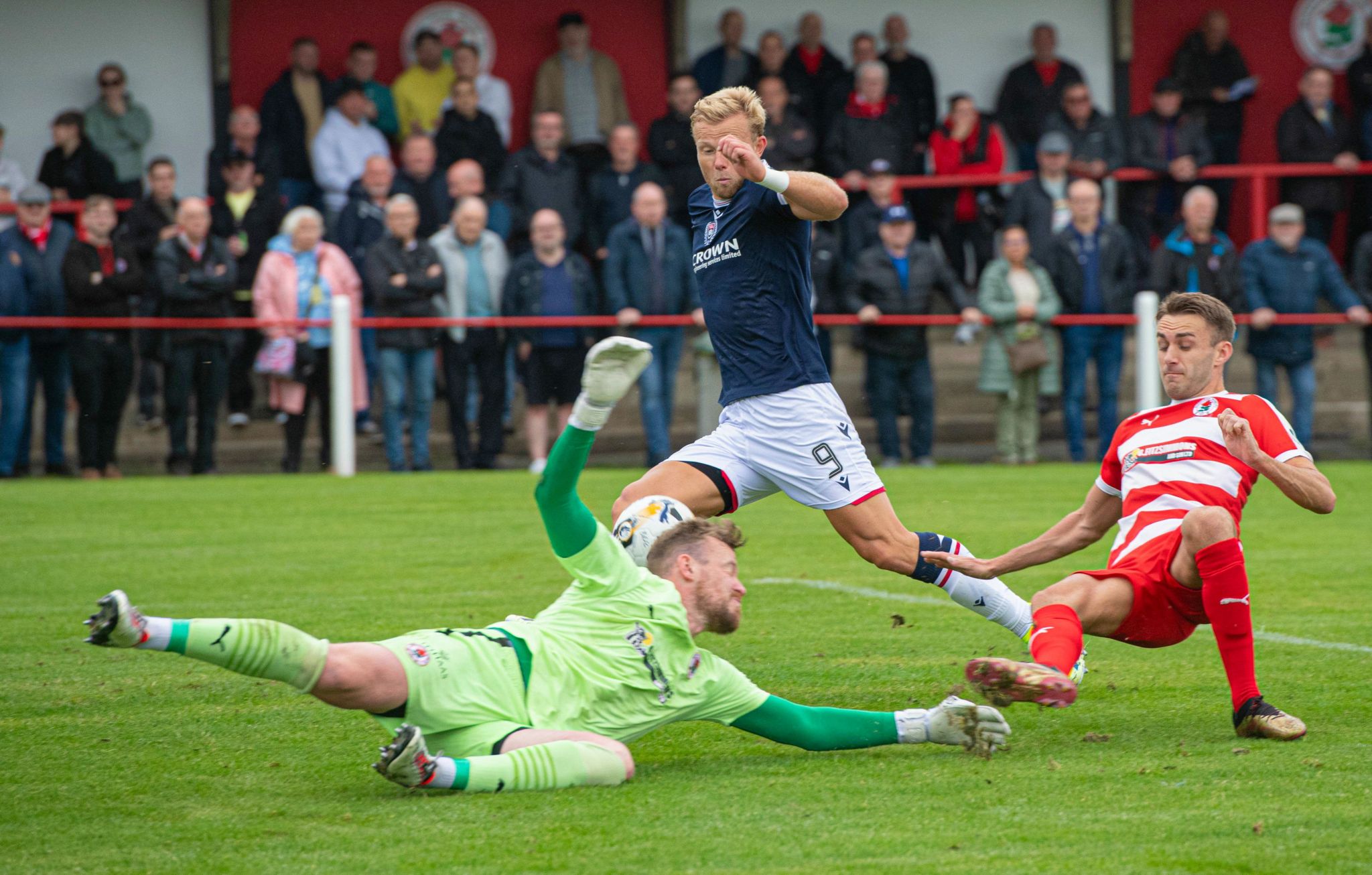 Dundee's Curtis Main scores