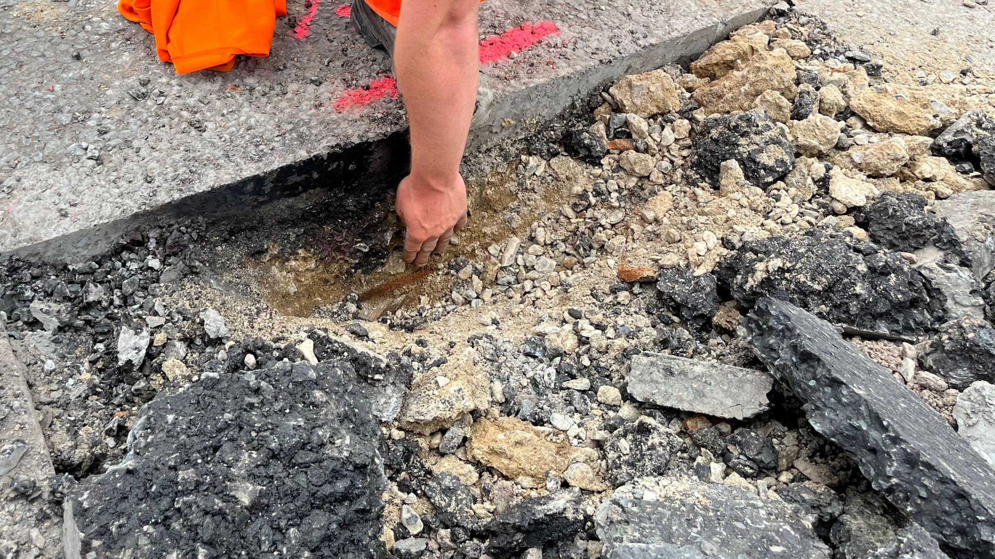 Contractors pointing to the cable at the explosion site