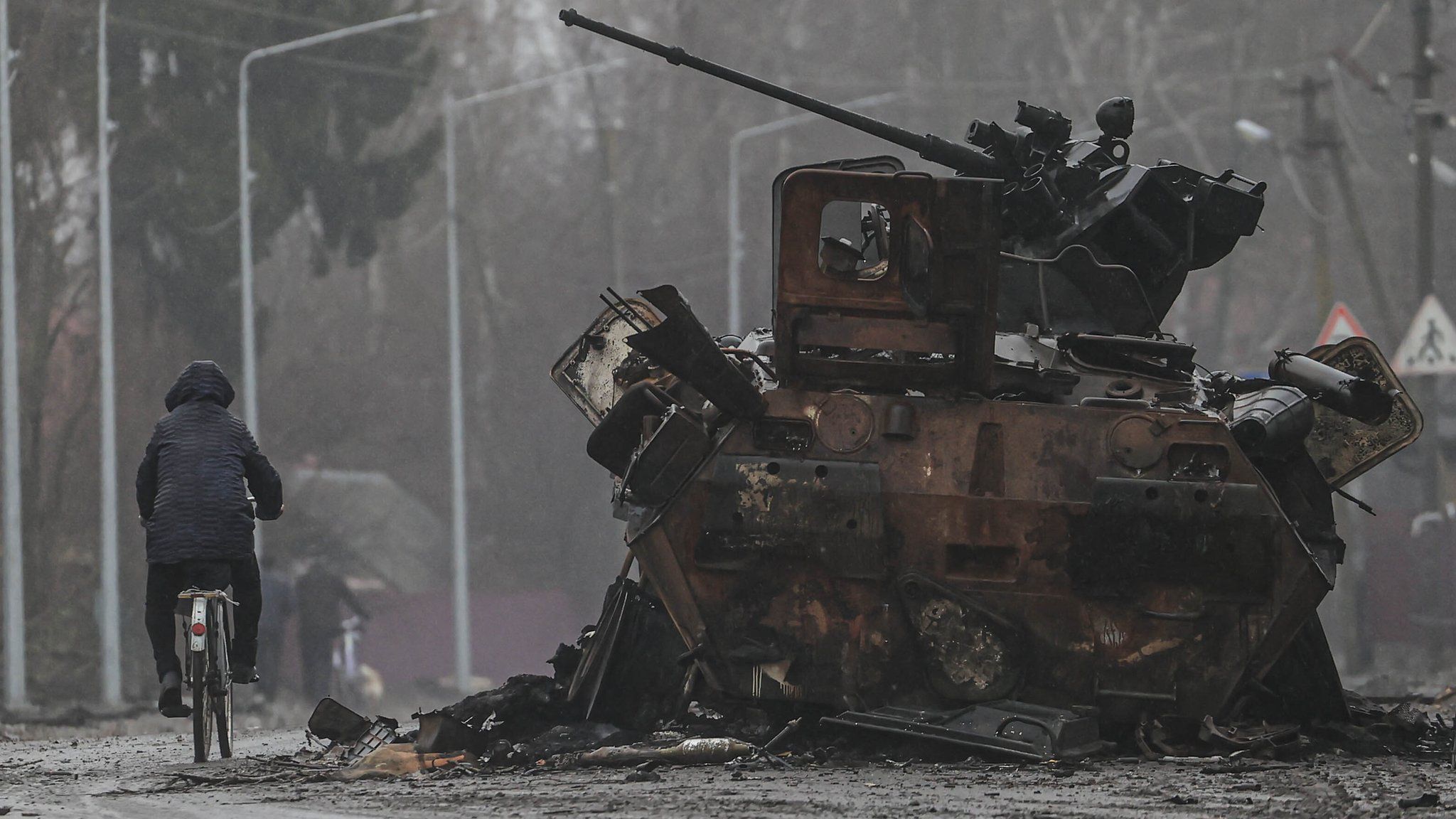 Image shows burnt out tank in Chernihiv