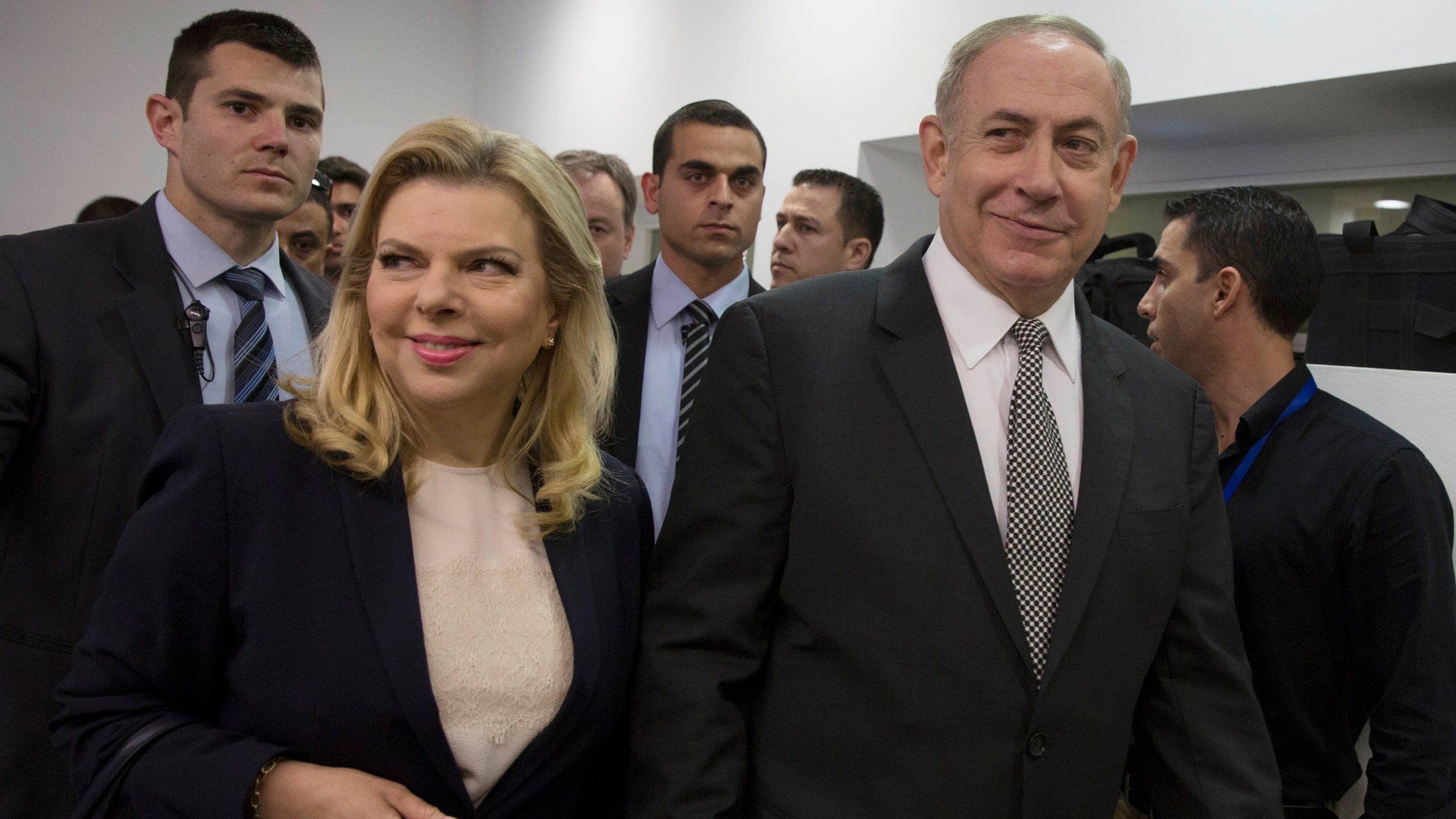 Israeli Prime Minister Benjamin Netanyahu and his wife Sara as the enter the Tel Aviv Magistrate court on 14 March 2017