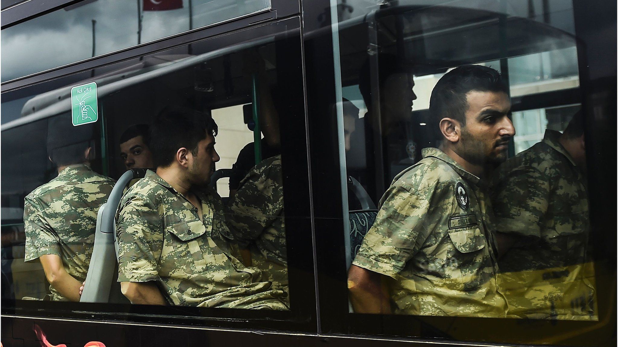 Detained Turkish soldiers who allegedly took part in a military coup arrive in a bus at the courthouse in Istanbul (20 July 2016)